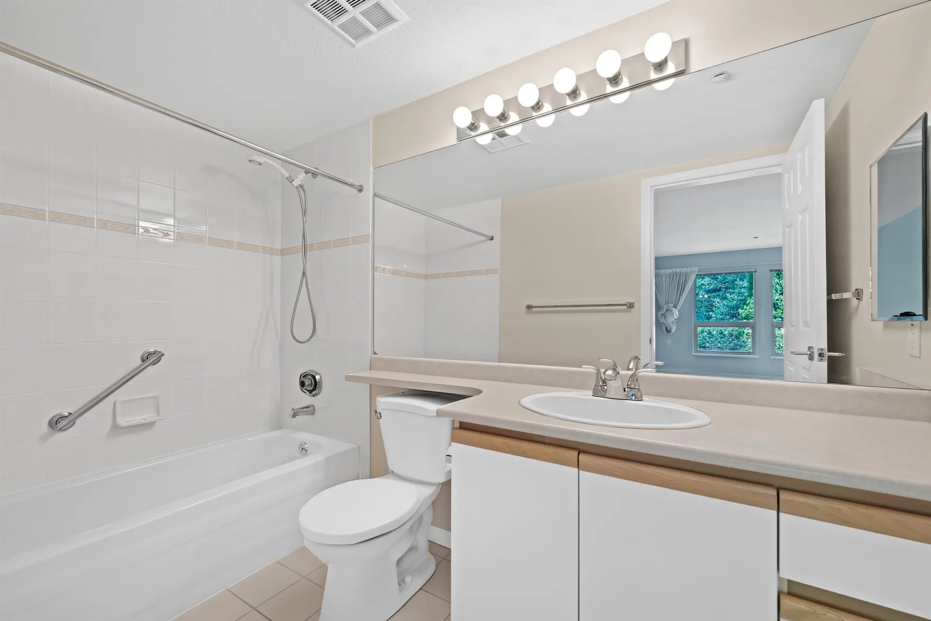 Property at #205 843 22ND STREET, West Vancouver, BC