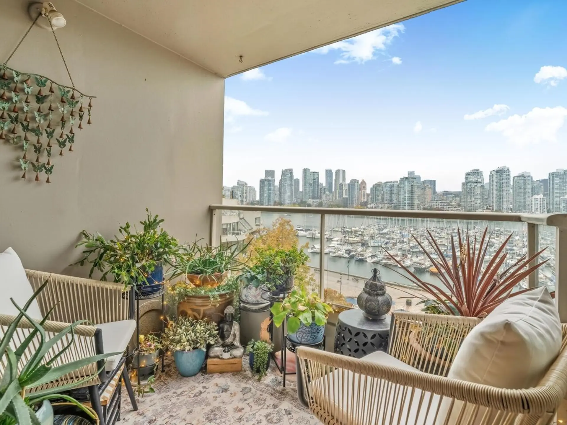 Property at #521 666 Leg In Boot Square, Vancouver, BC