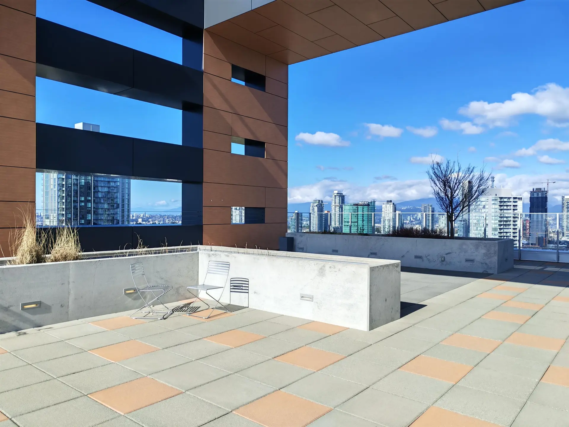 Property at #2609 13655 FRASER HIGHWAY, Surrey, BC