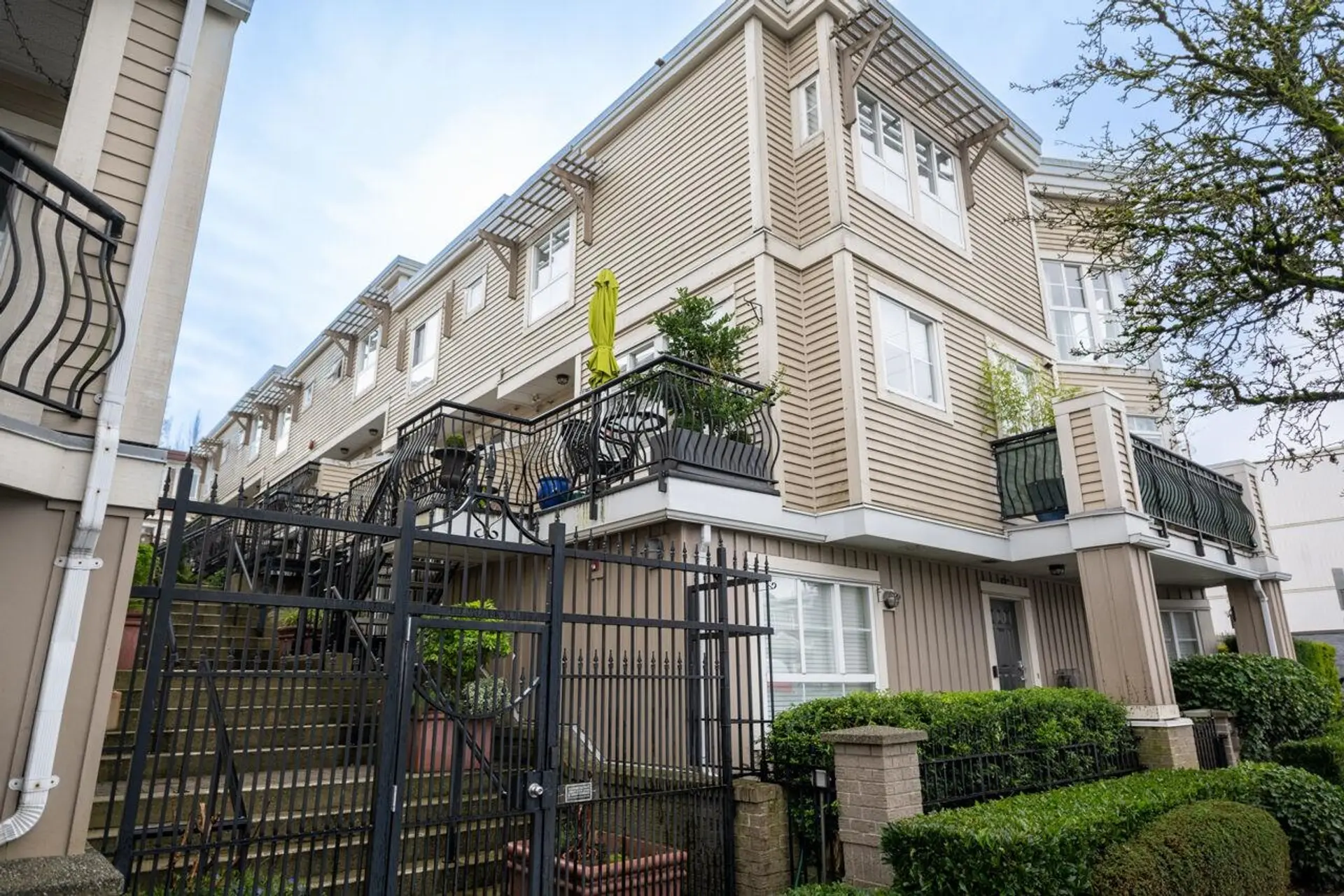 #211 692 W 7th Avenue - Image 2