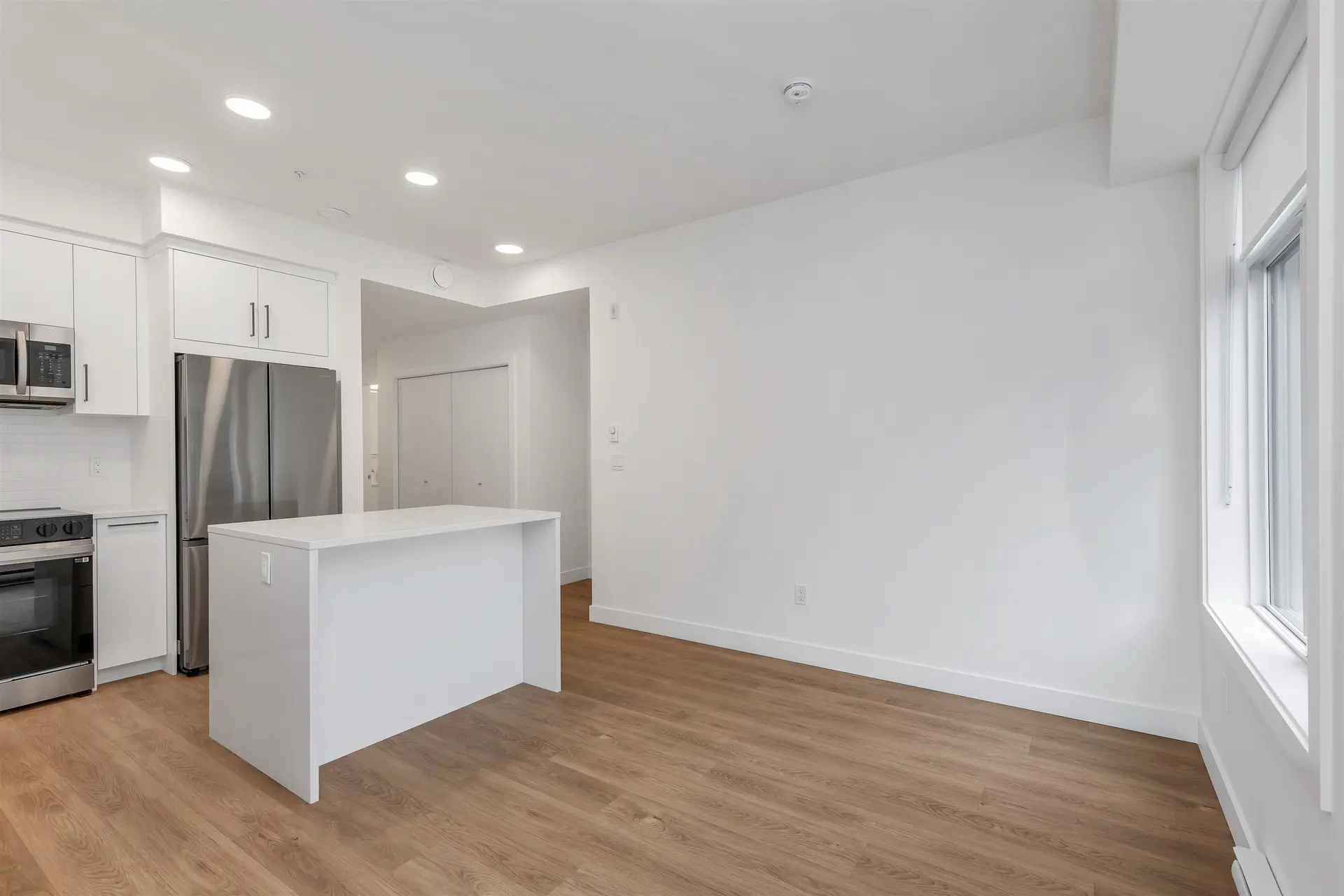 Property at #410 33816 SOUTH FRASER WAY, Abbotsford, BC