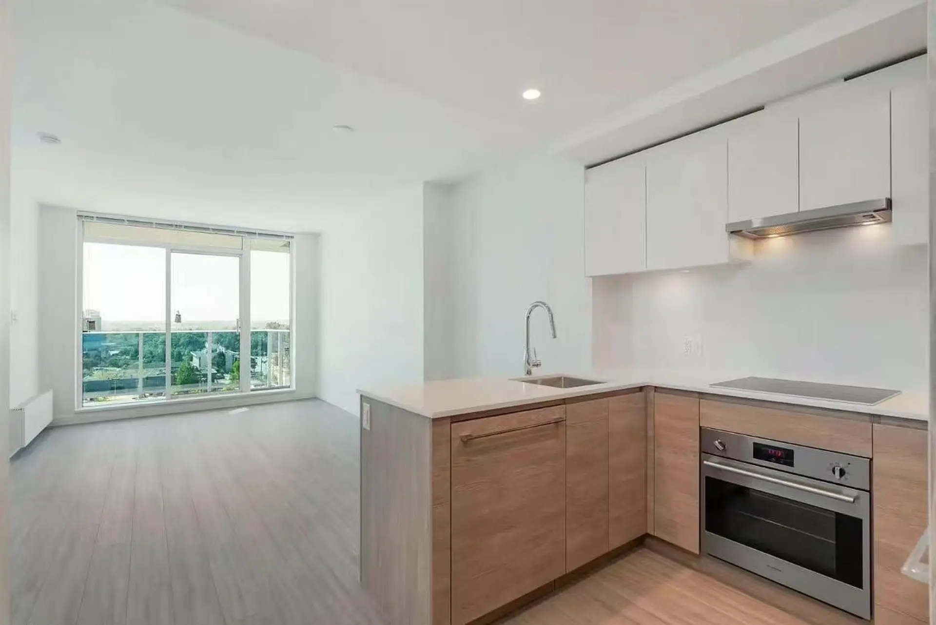 Property at #811 13615 FRASER HIGHWAY, Surrey, BC