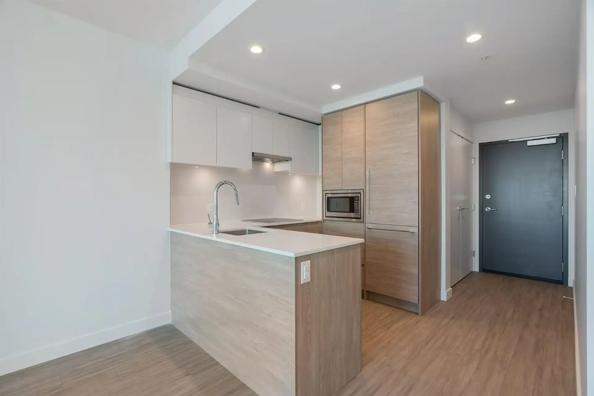 Property at #811 13615 FRASER HIGHWAY, Surrey, BC