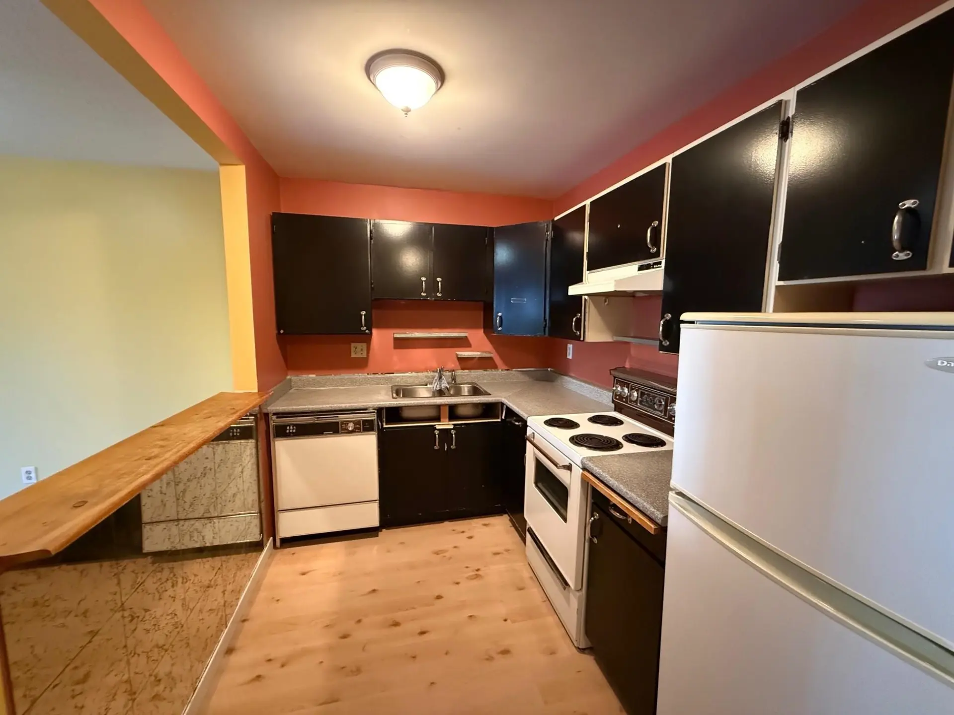#210 1122 King Albert Avenue - Image 5