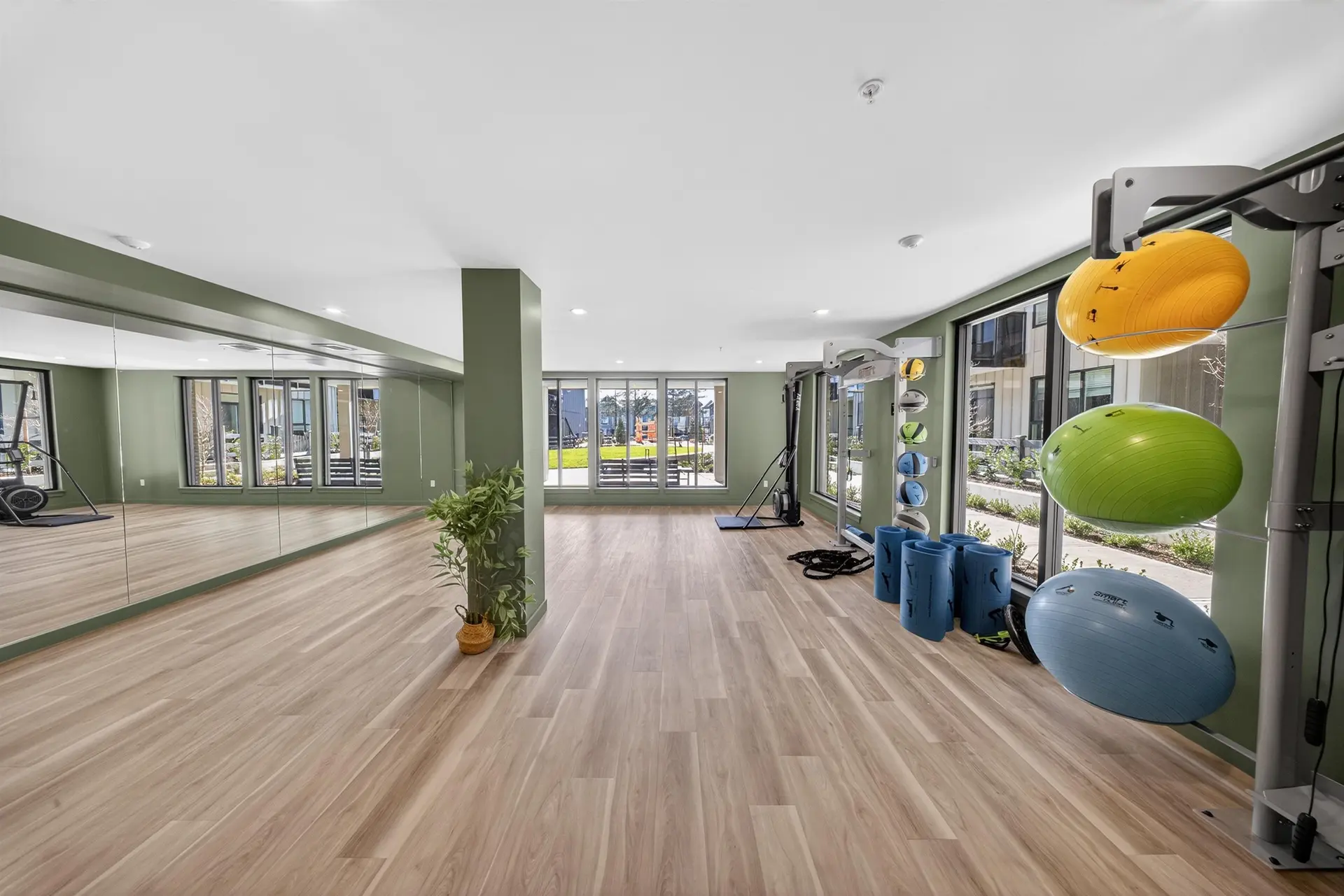 Property at #B3-407 15777 85 AVENUE, Surrey, BC