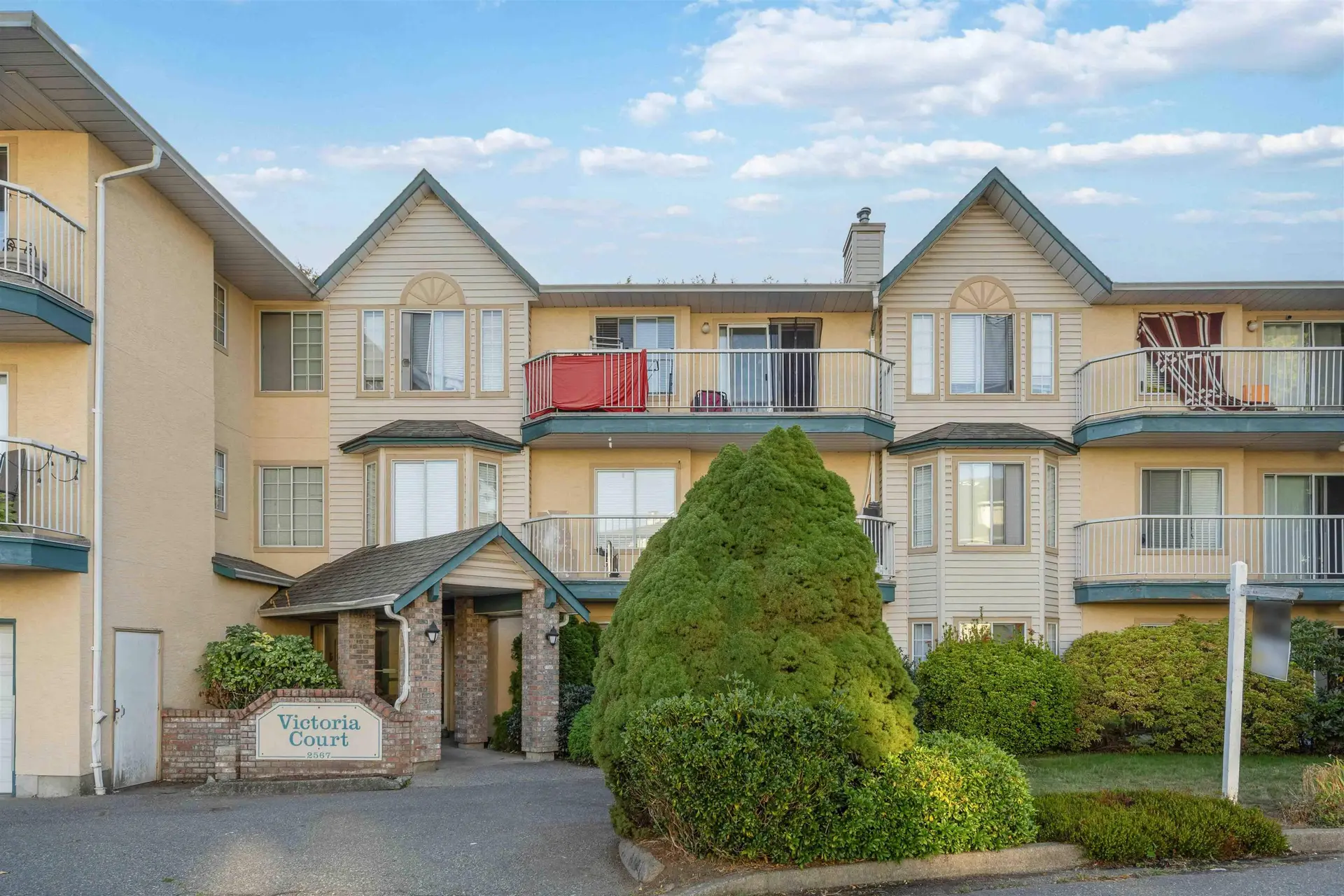 Property at #206 2567 Victoria Street, Abbotsford, BC