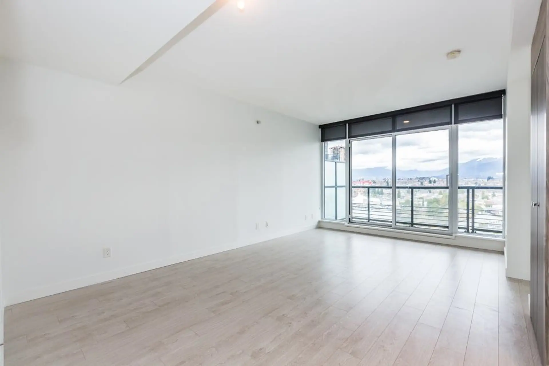 Property at #2005 4720 LOUGHEED HIGHWAY, Burnaby, BC