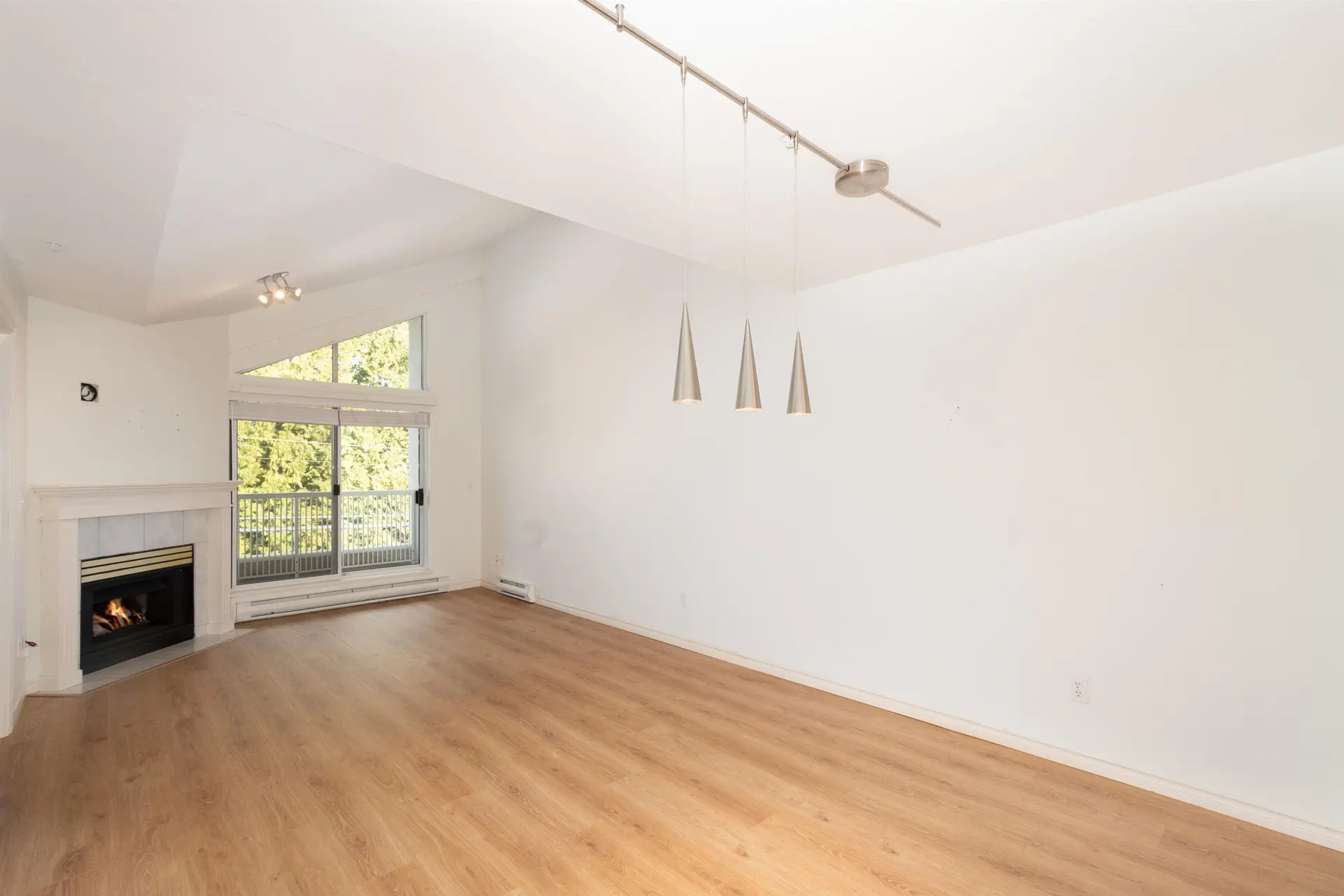 Property at #311 15272 20 AVENUE, Surrey, BC