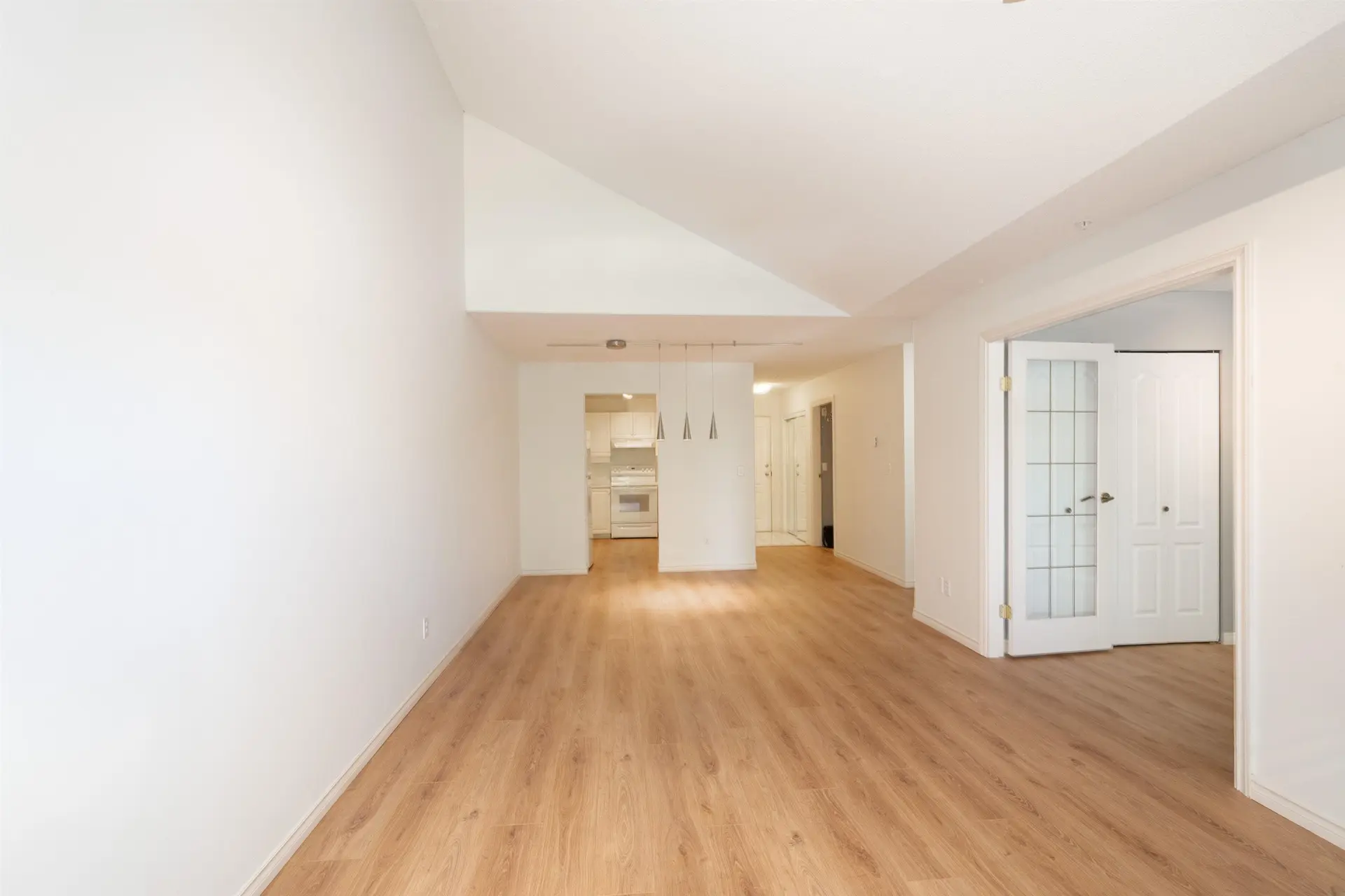 Property at #311 15272 20 AVENUE, Surrey, BC