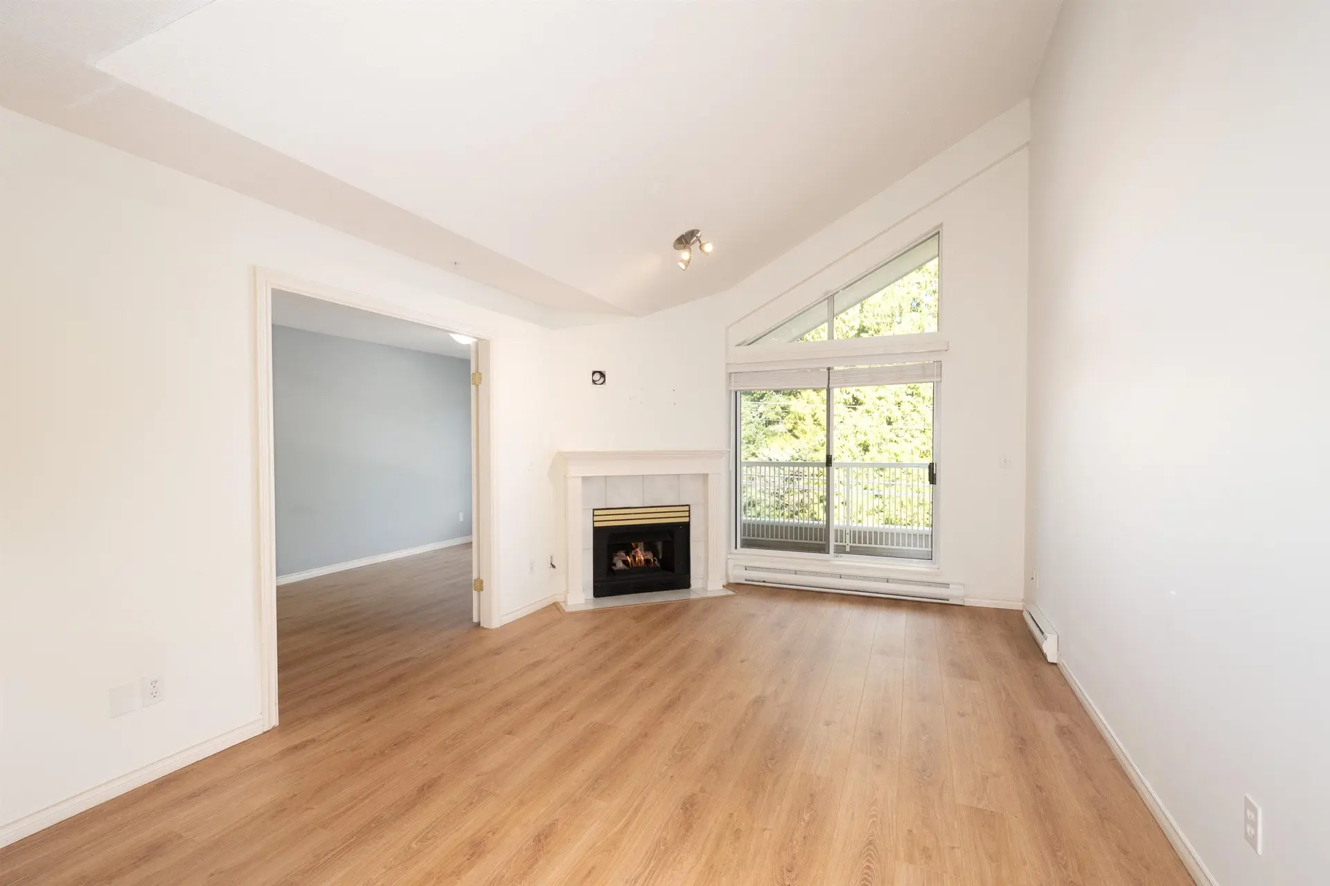 Property at #311 15272 20 AVENUE, Surrey, BC