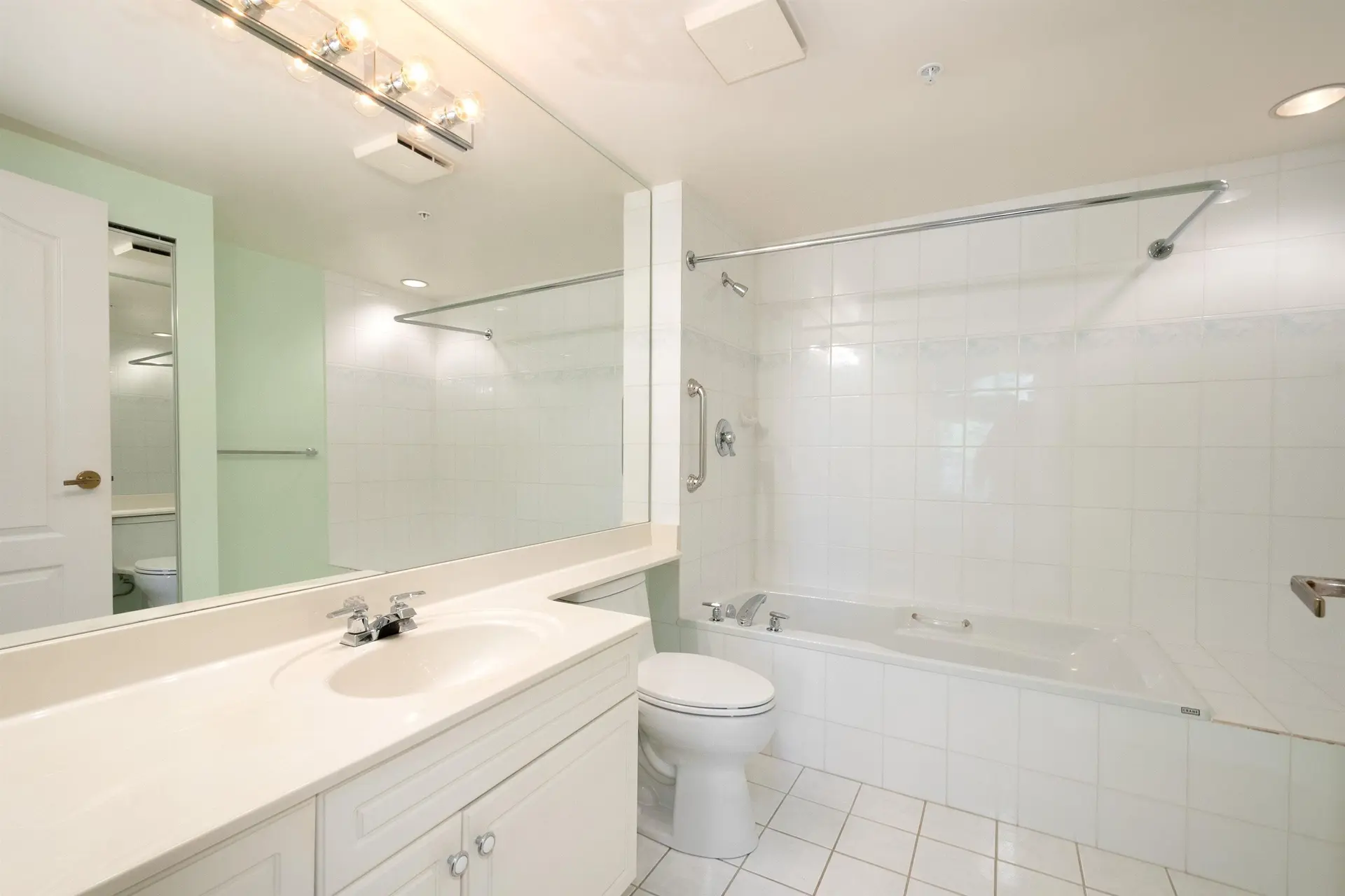 Property at #311 15272 20 AVENUE, Surrey, BC