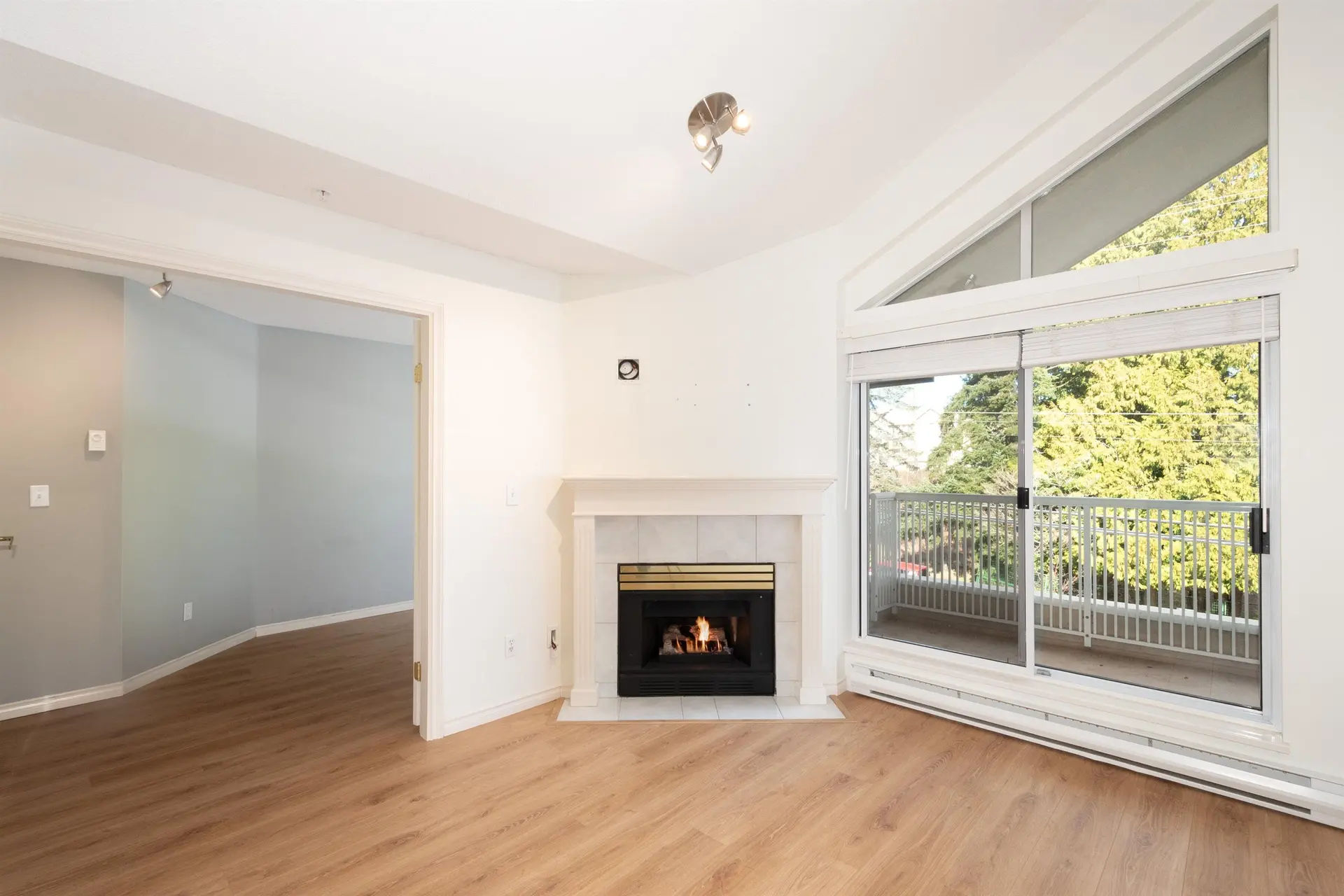 Property at #311 15272 20 AVENUE, Surrey, BC