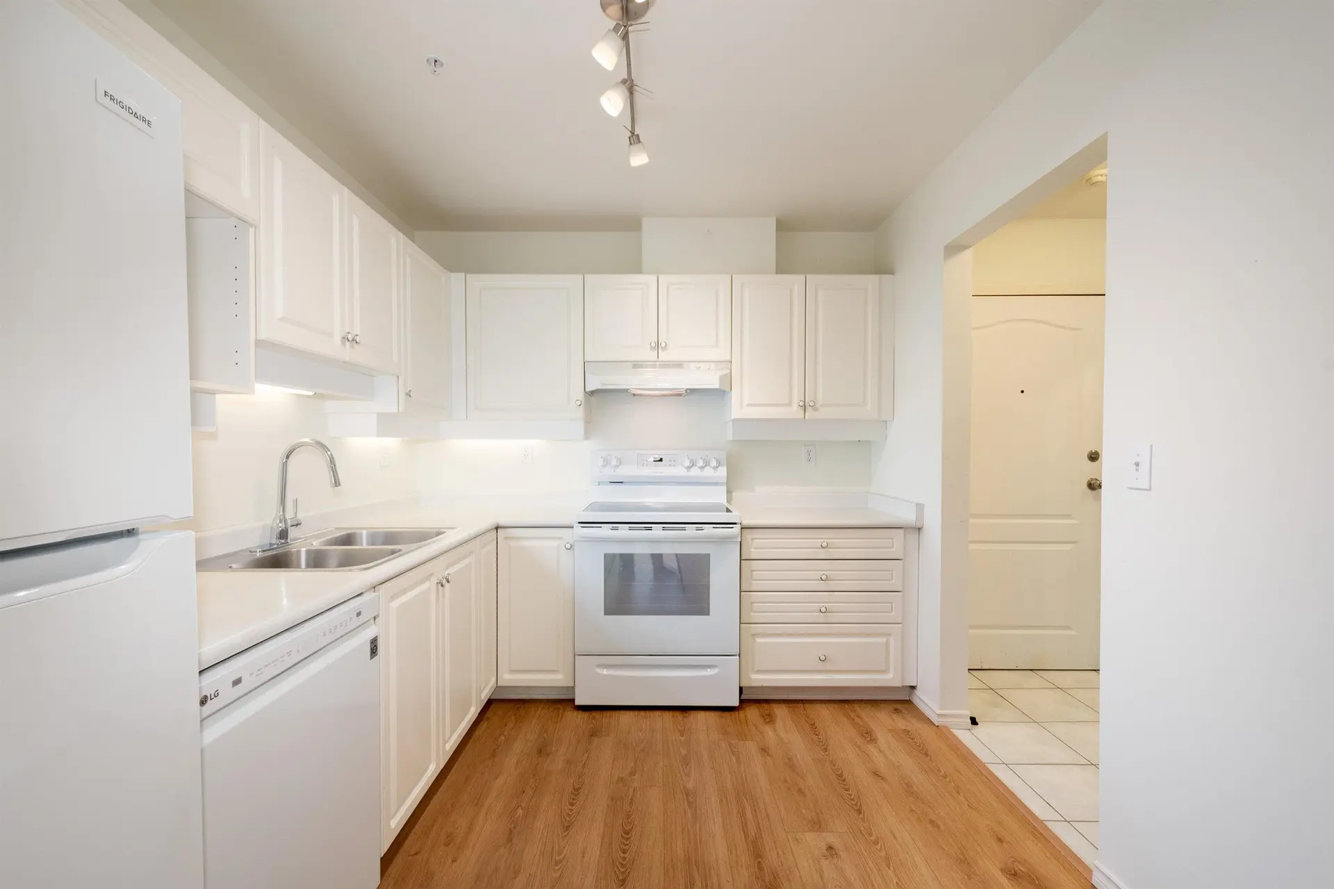 Property at #311 15272 20 AVENUE, Surrey, BC