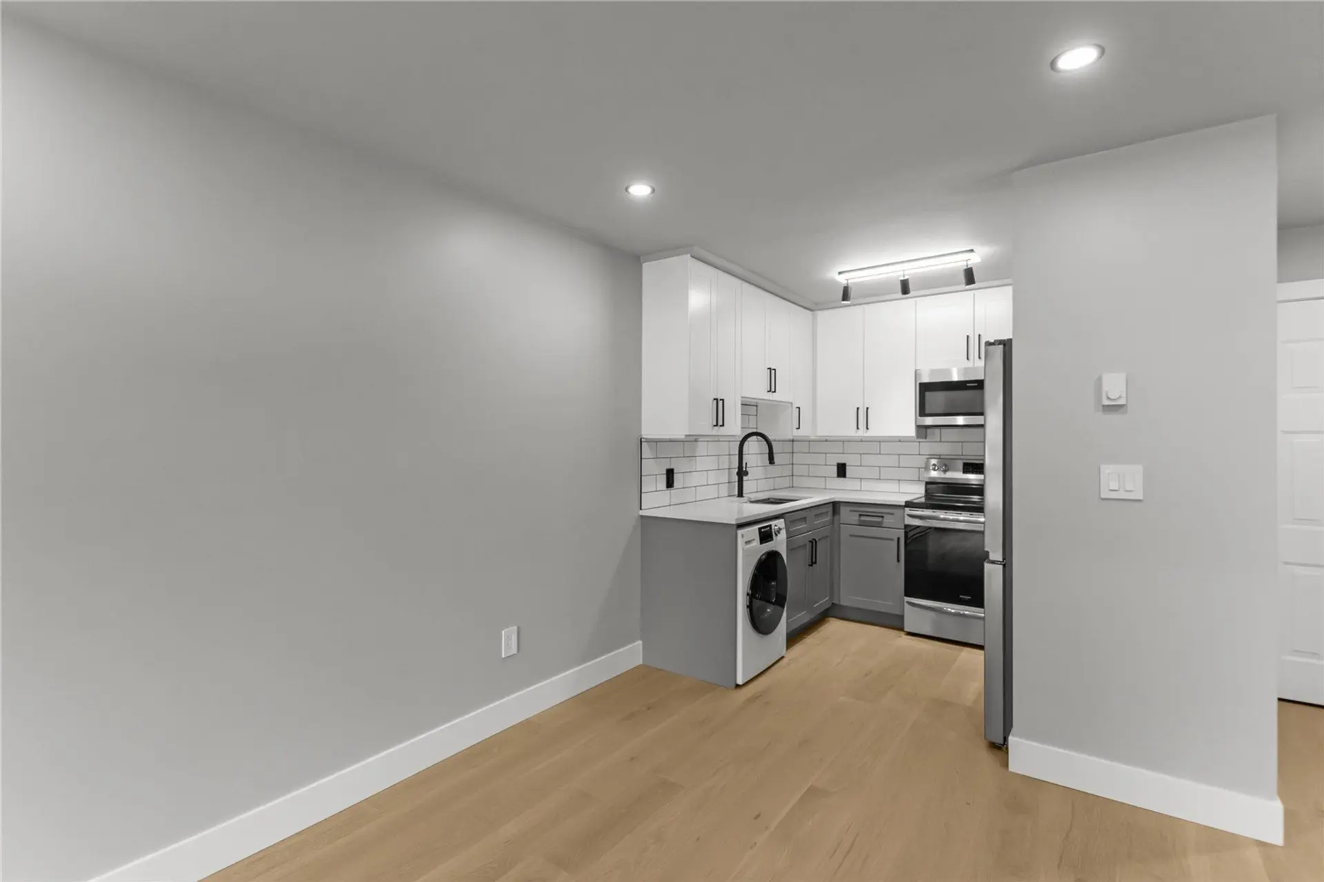 Property at #201 1948 COQUITLAM AVENUE, Port Coquitlam, BC