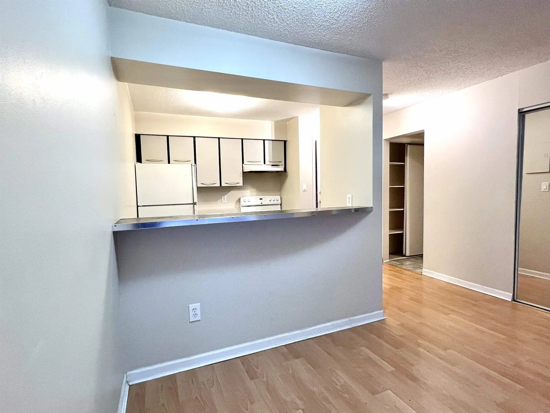 #208 1955 Woodway Place - Image 3