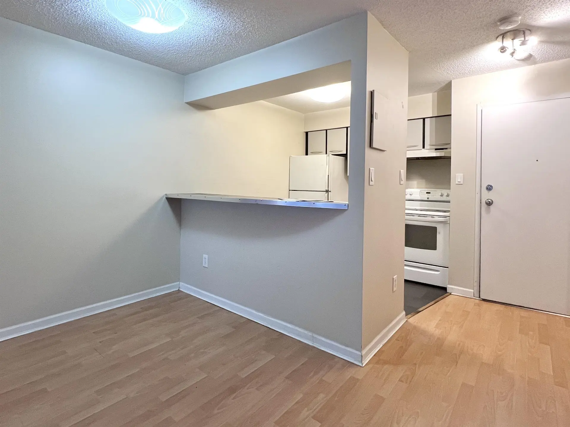 #208 1955 Woodway Place - Image 5