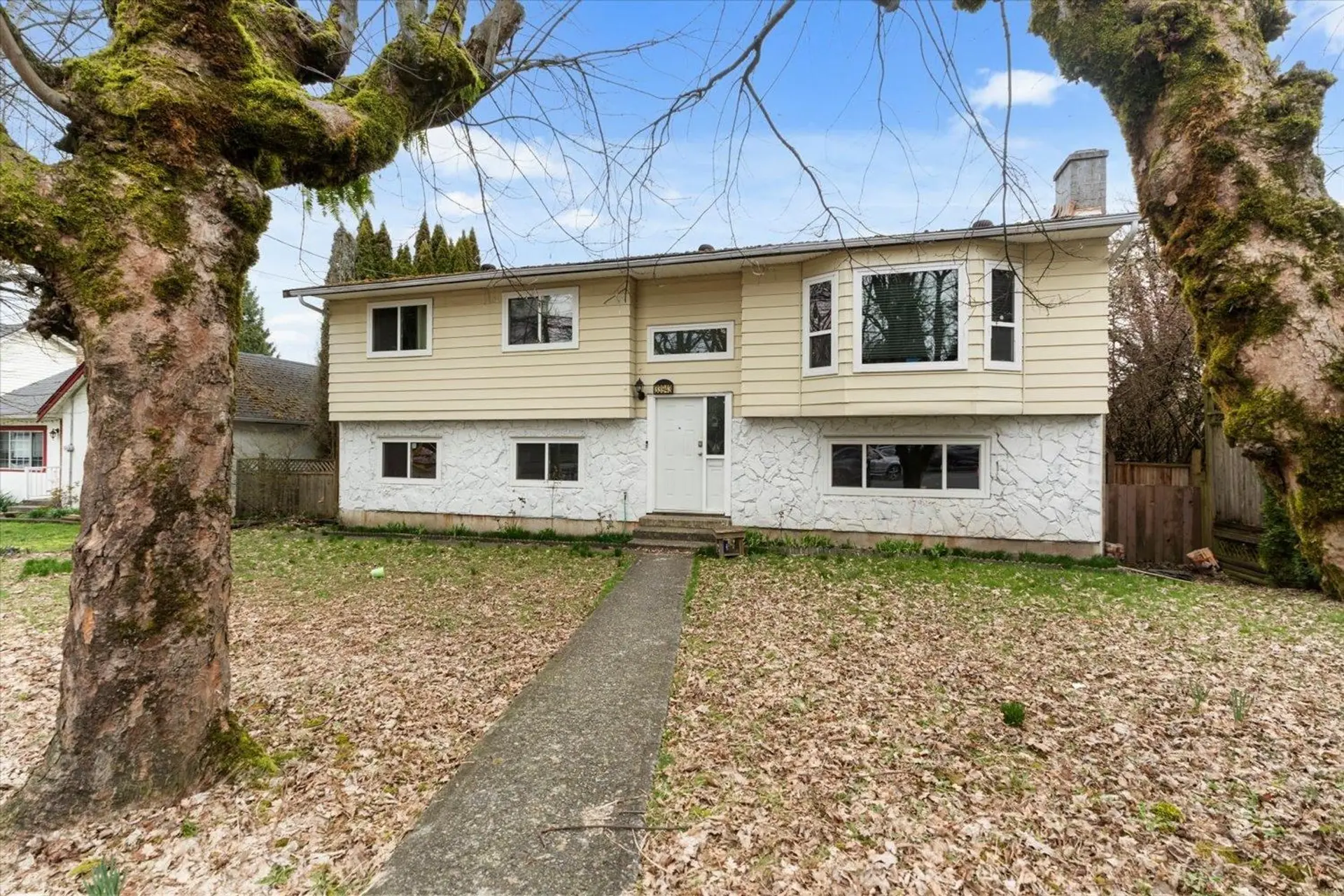 Property at 33943 Pine Street, Abbotsford, BC