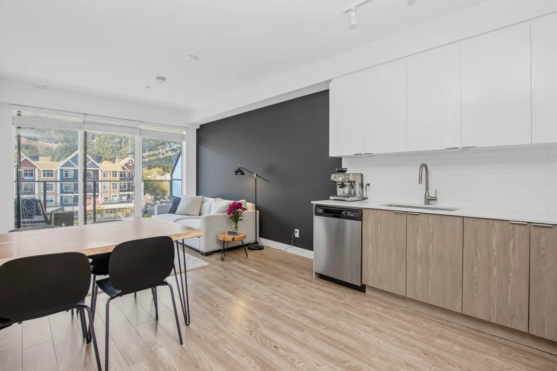 Property at #417 37881 CLEVELAND AVENUE, Squamish, BC