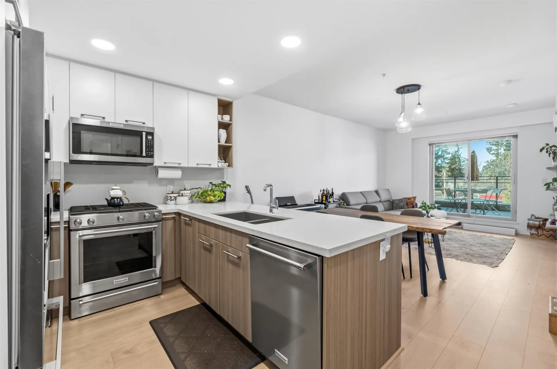 Property at #313 14022 NORTH BLUFF ROAD, White Rock, BC