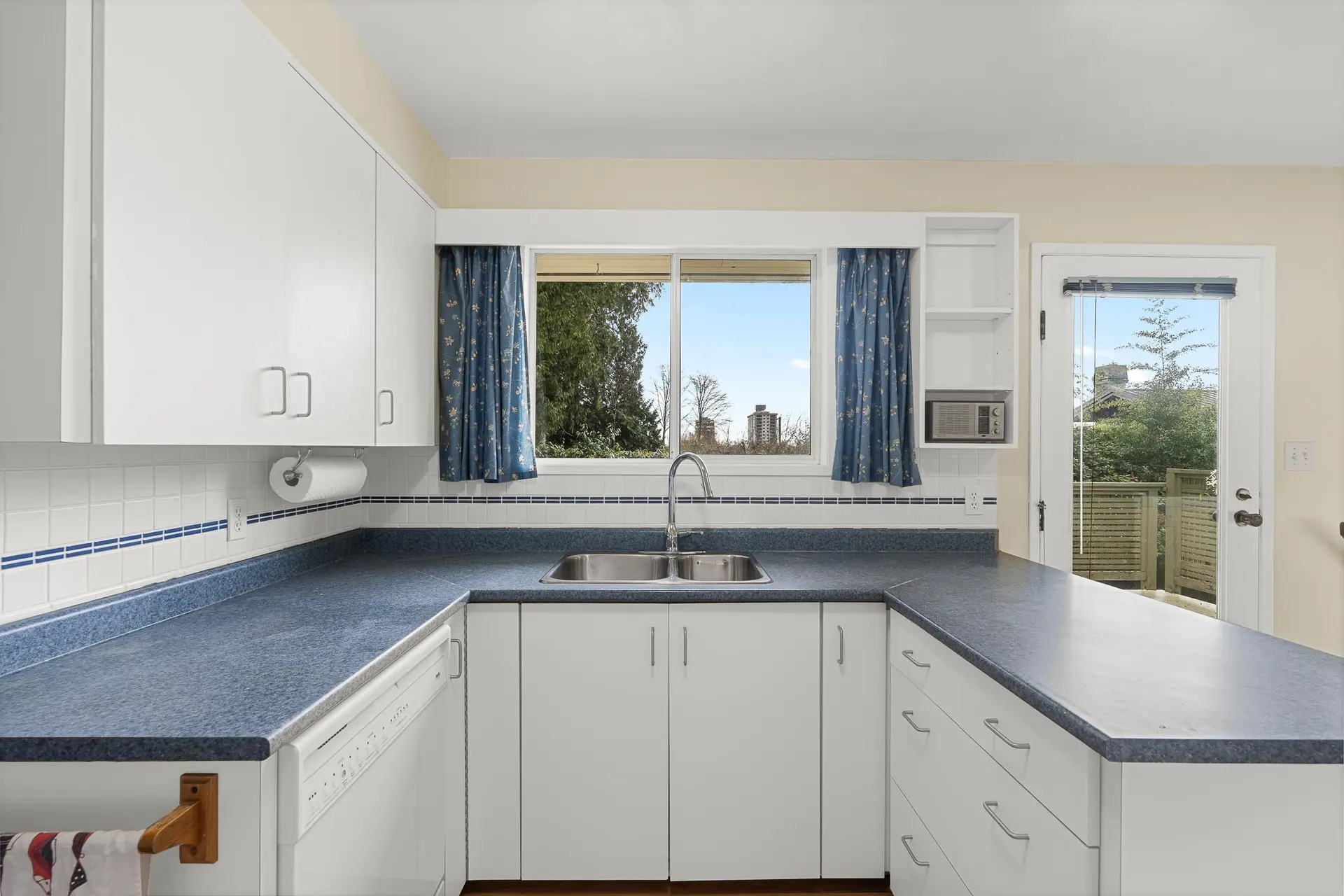 Property at 1970 GORDON AVENUE, West Vancouver, BC