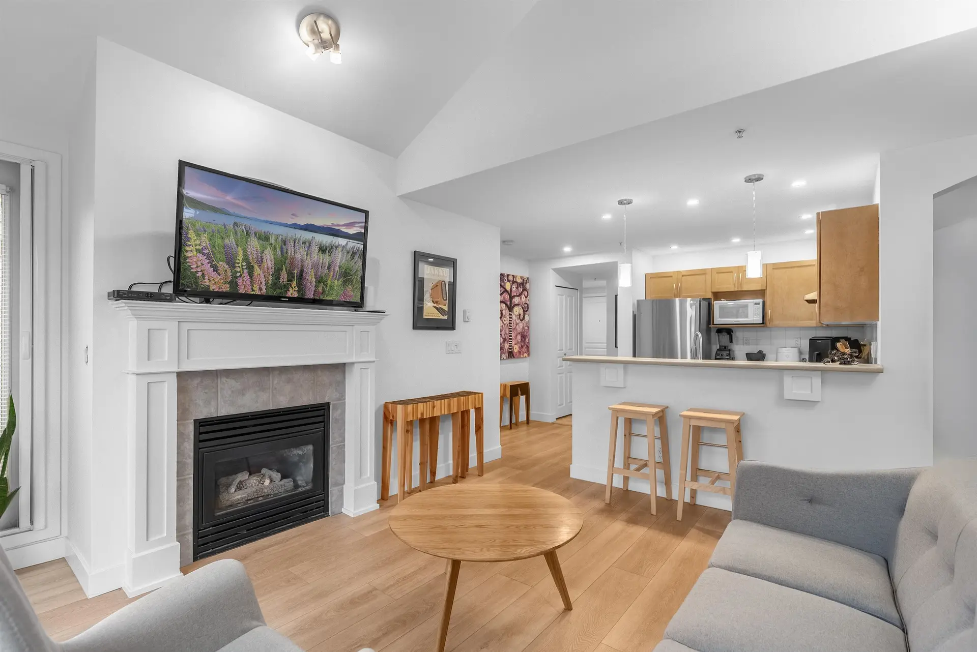 Property at #302 333 E 1ST STREET, North Vancouver, BC