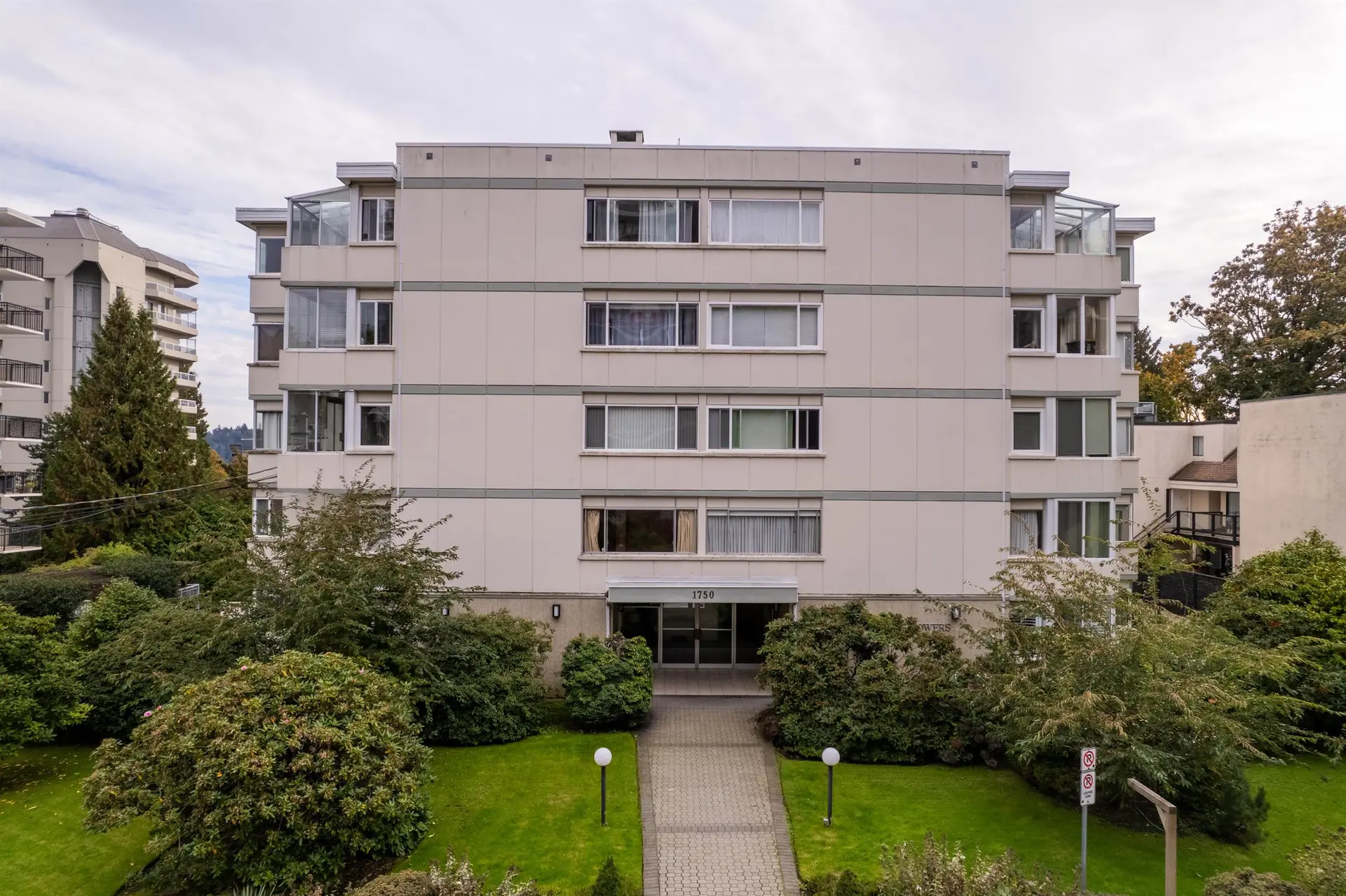 Property at #402 1750 Esquimalt Avenue, West Vancouver, BC