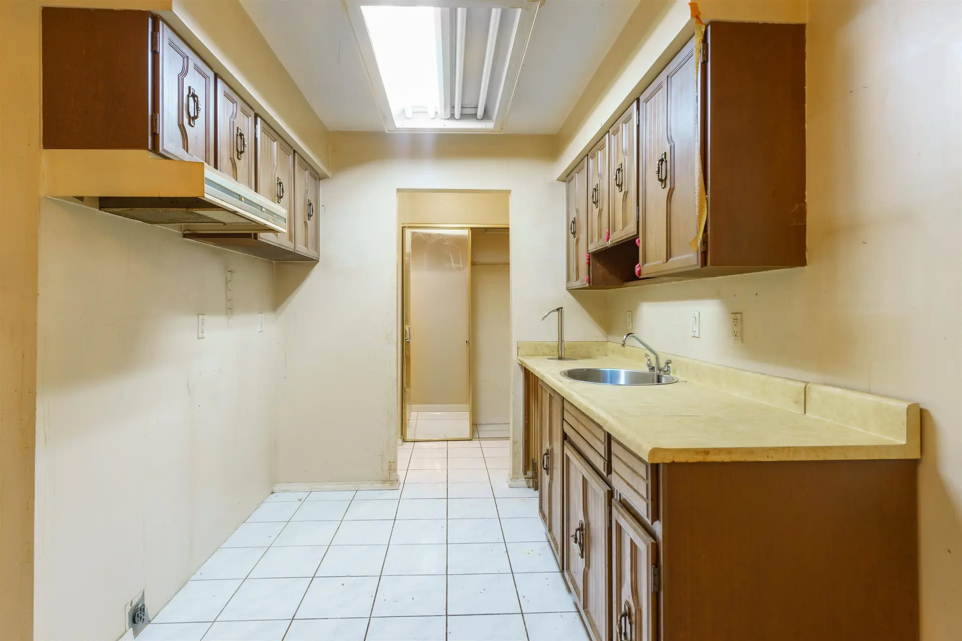 #305 466 E Eighth Avenue - Image 6