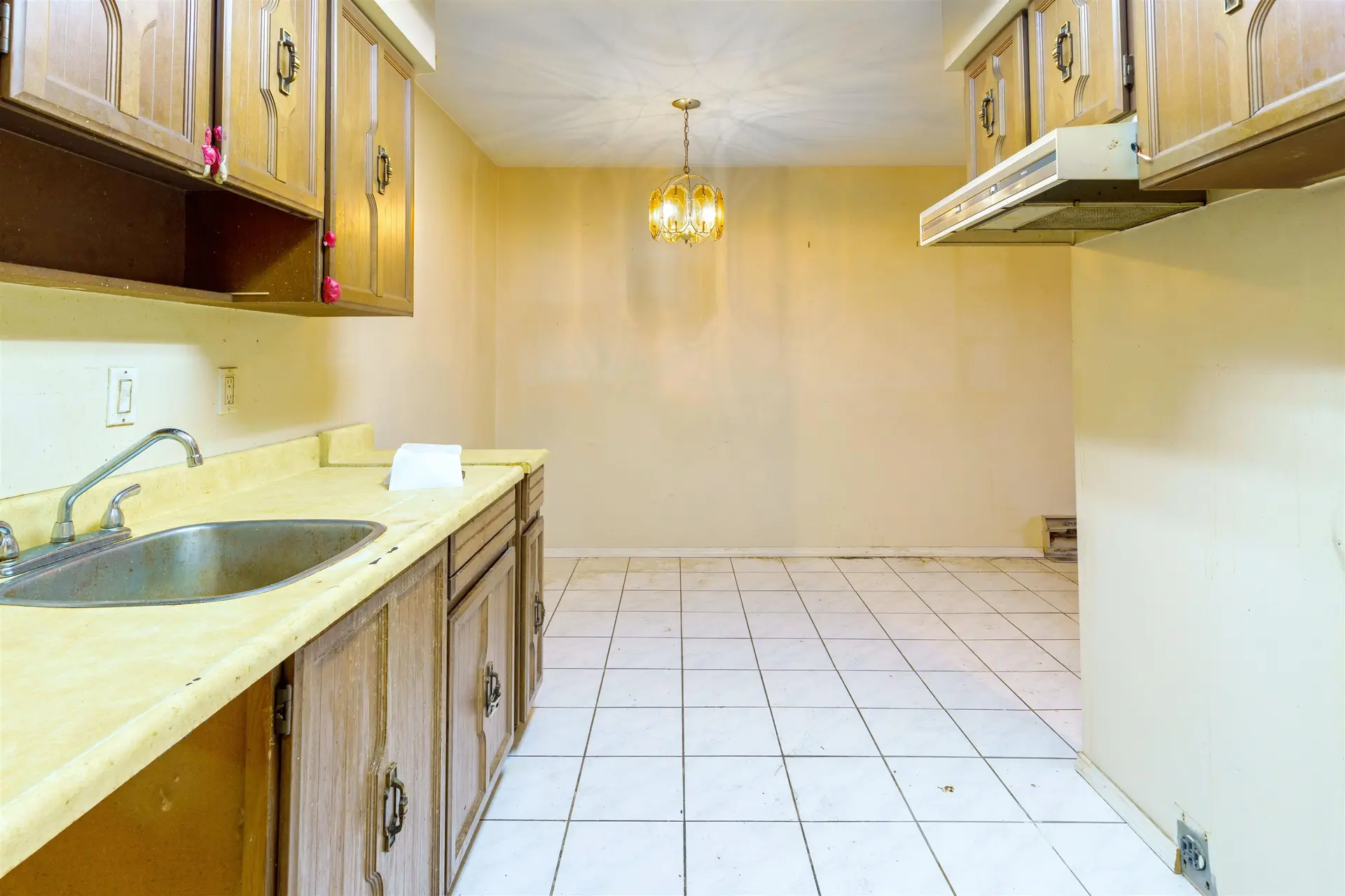 #305 466 E Eighth Avenue - Image 4