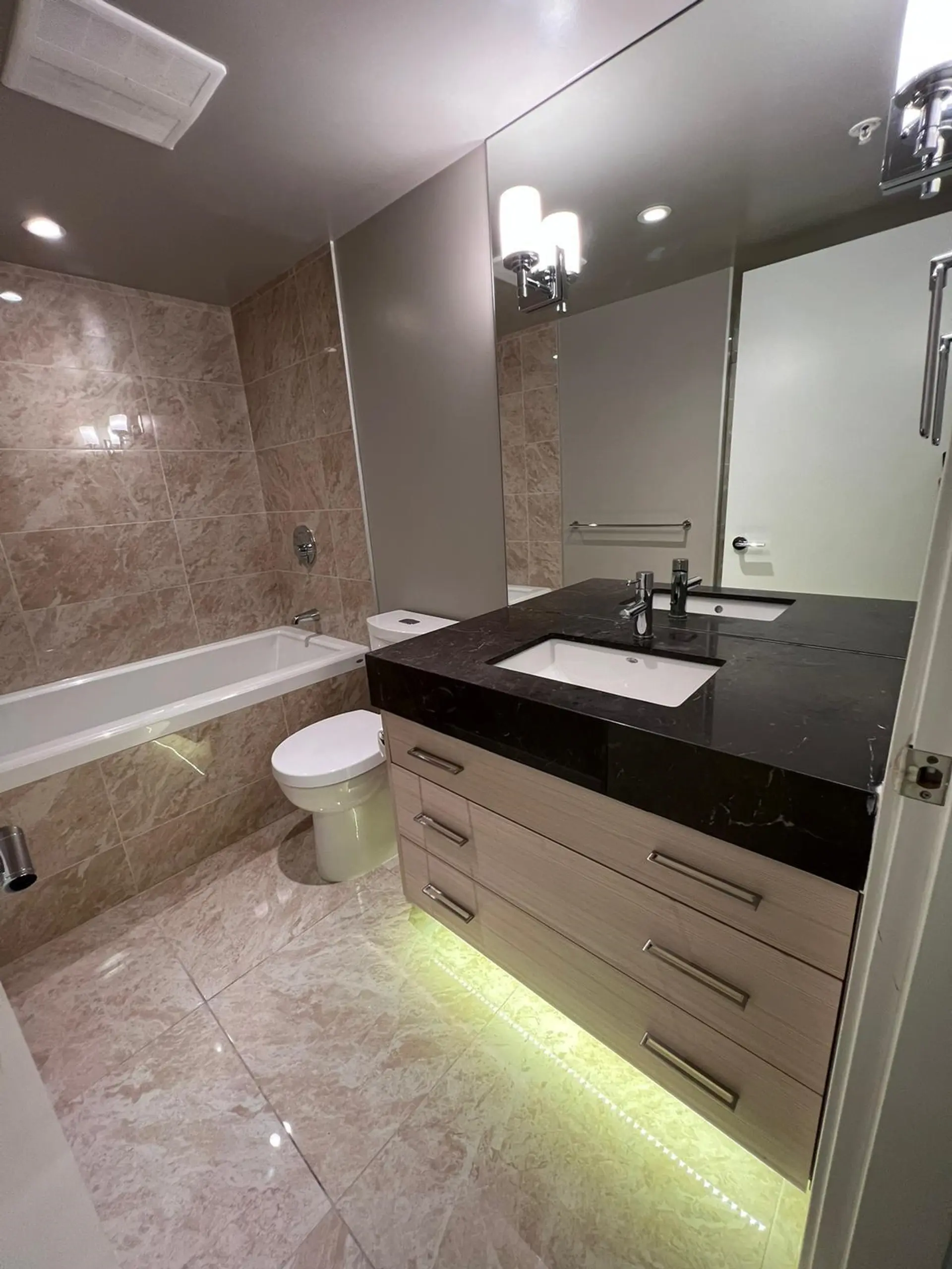 Property at #915 6288 NO. 3 ROAD, Richmond, BC