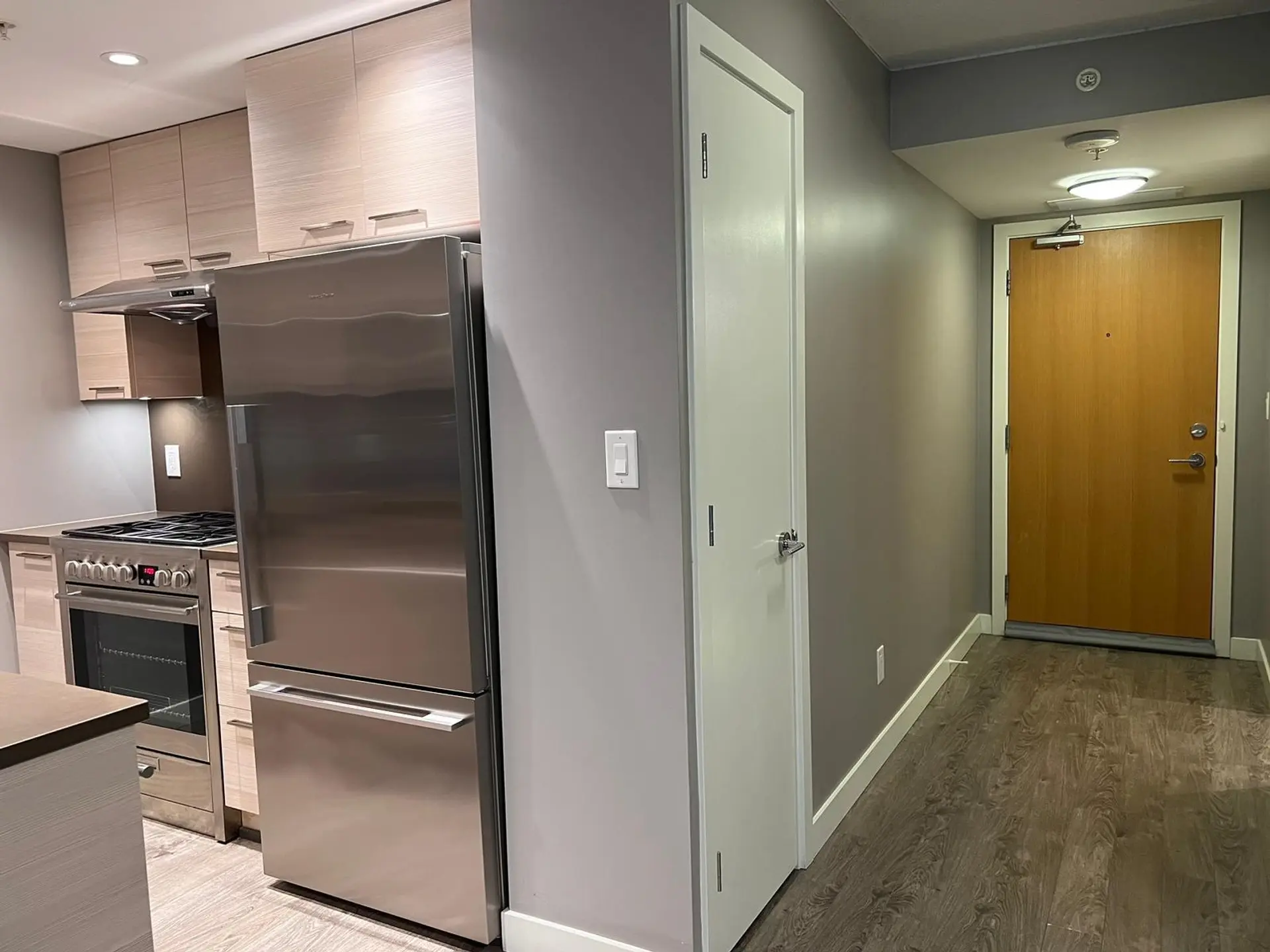 Property at #915 6288 NO. 3 ROAD, Richmond, BC