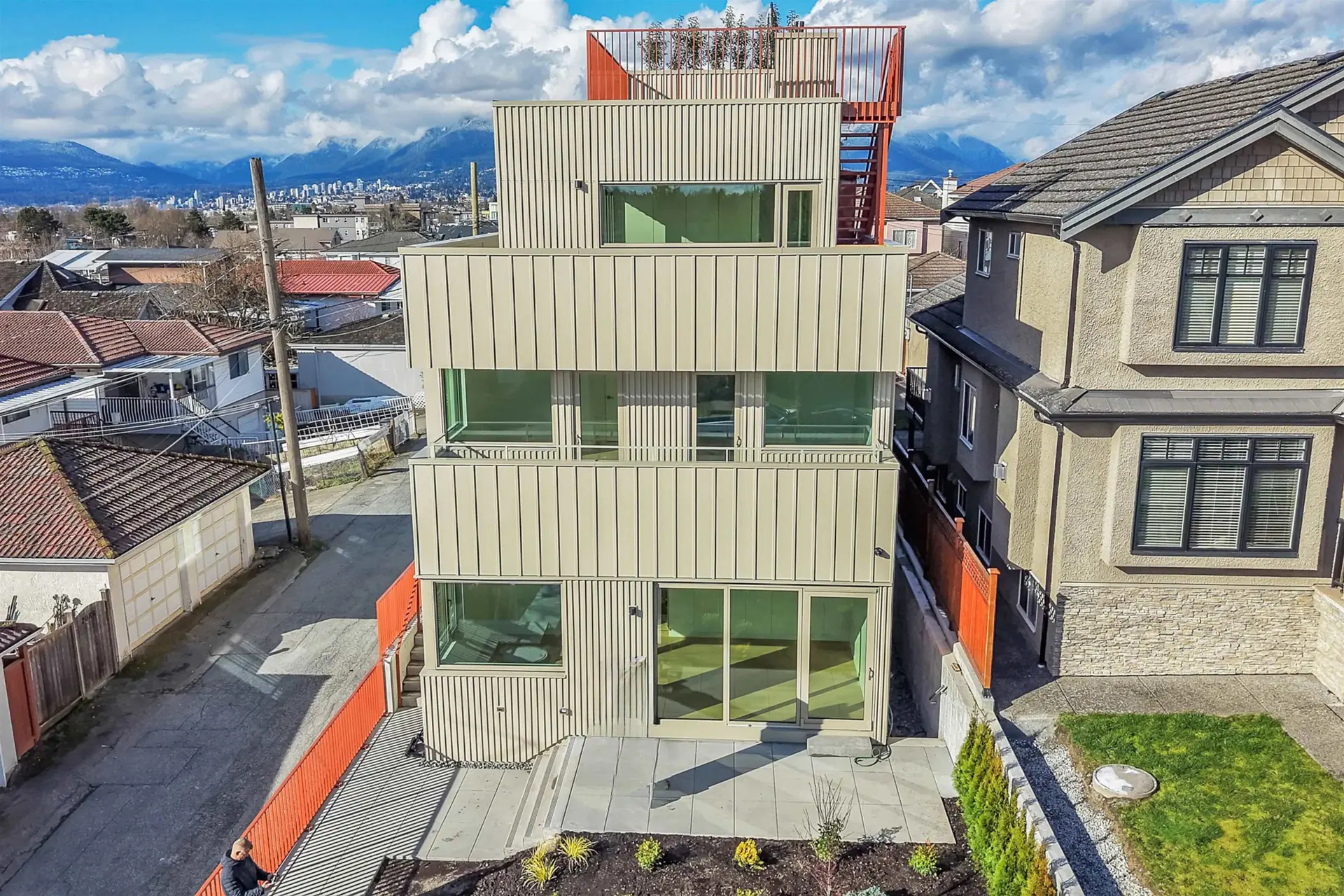 #1 2915 E 5th Avenue - Image 2