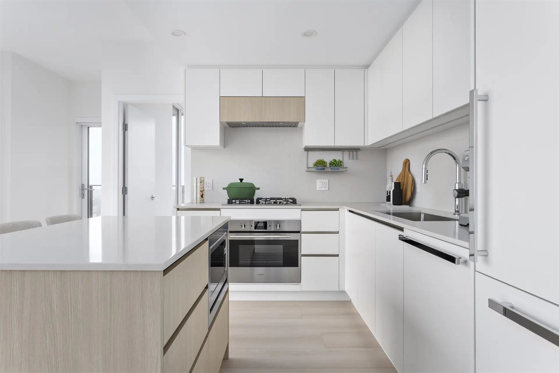 #2204 13573 98a Avenue - Image 4