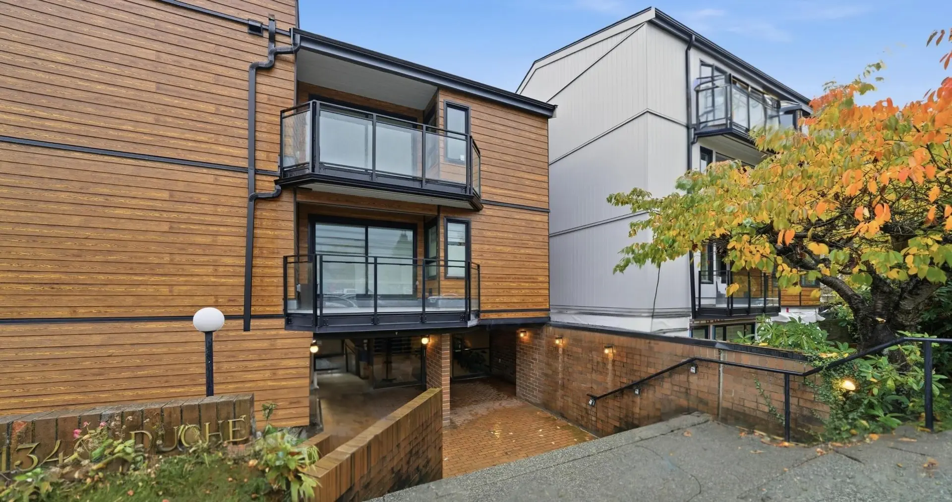Property at #406 1340 DUCHESS AVENUE, West Vancouver, BC