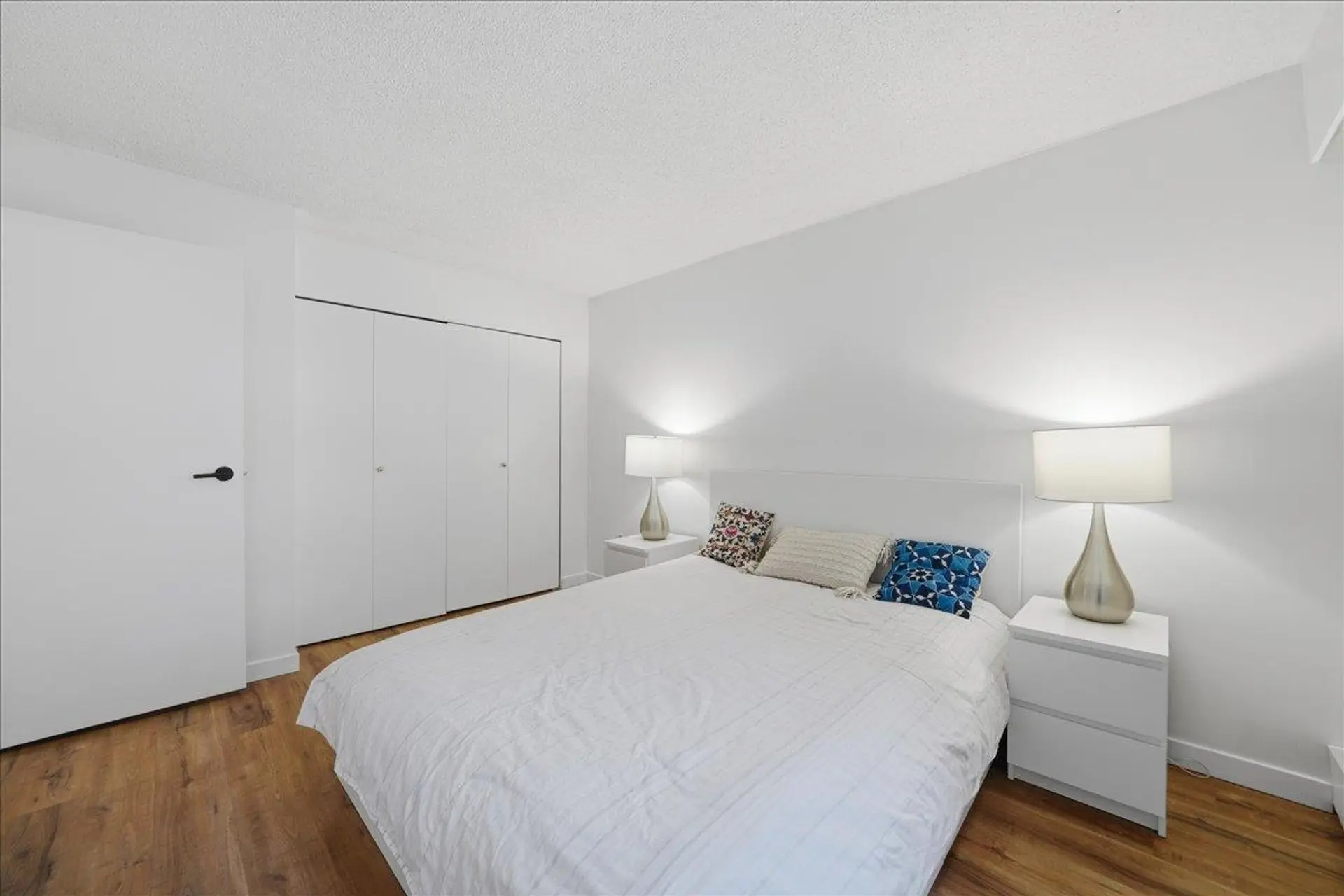 Property at #406 1340 DUCHESS AVENUE, West Vancouver, BC