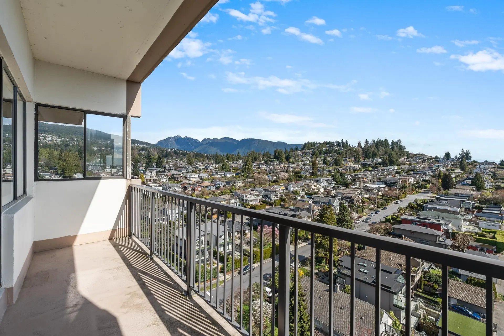 Property at #1405 555 13TH STREET, West Vancouver, BC