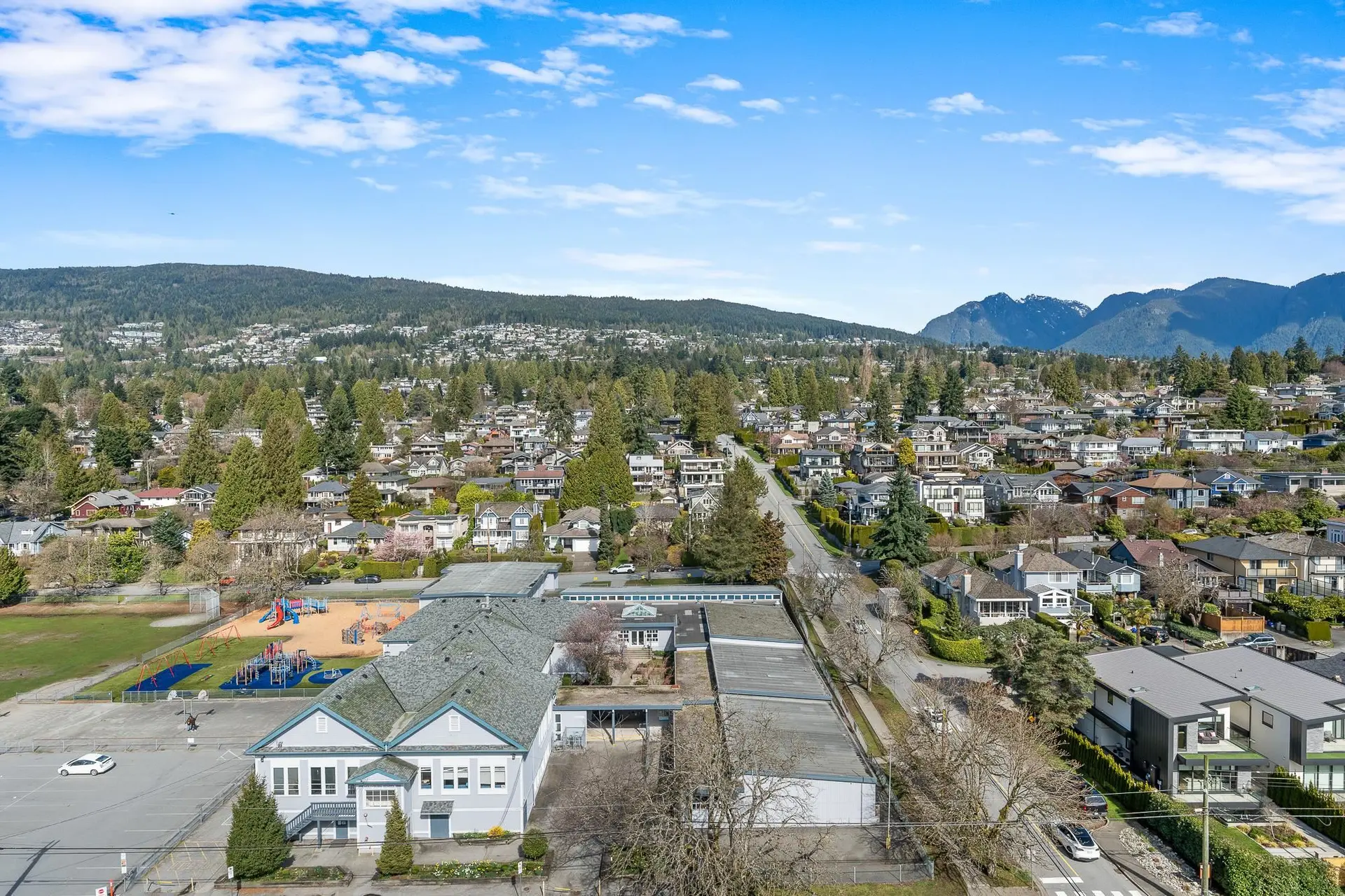 Property at #1405 555 13TH STREET, West Vancouver, BC