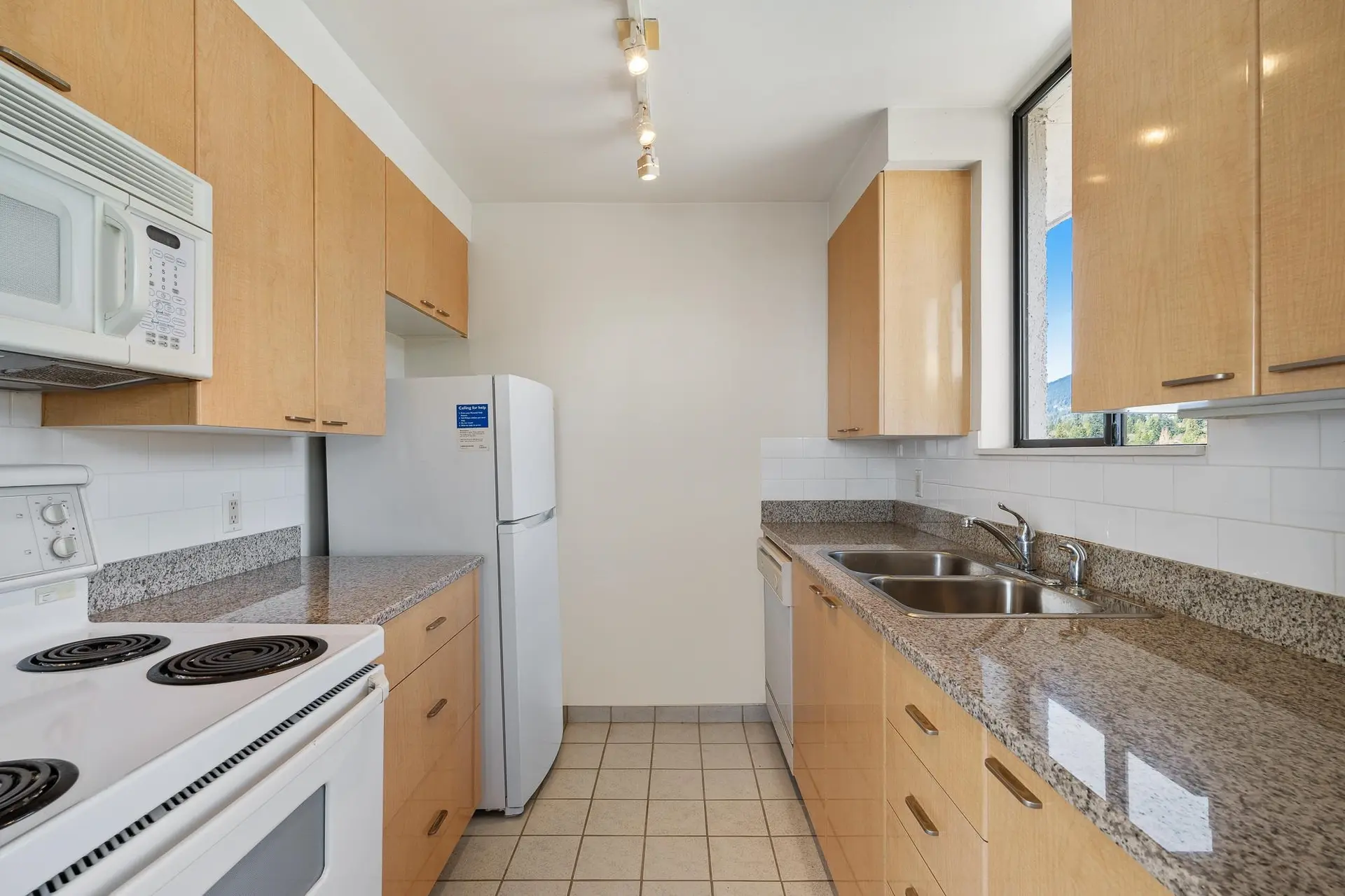 Property at #1405 555 13TH STREET, West Vancouver, BC