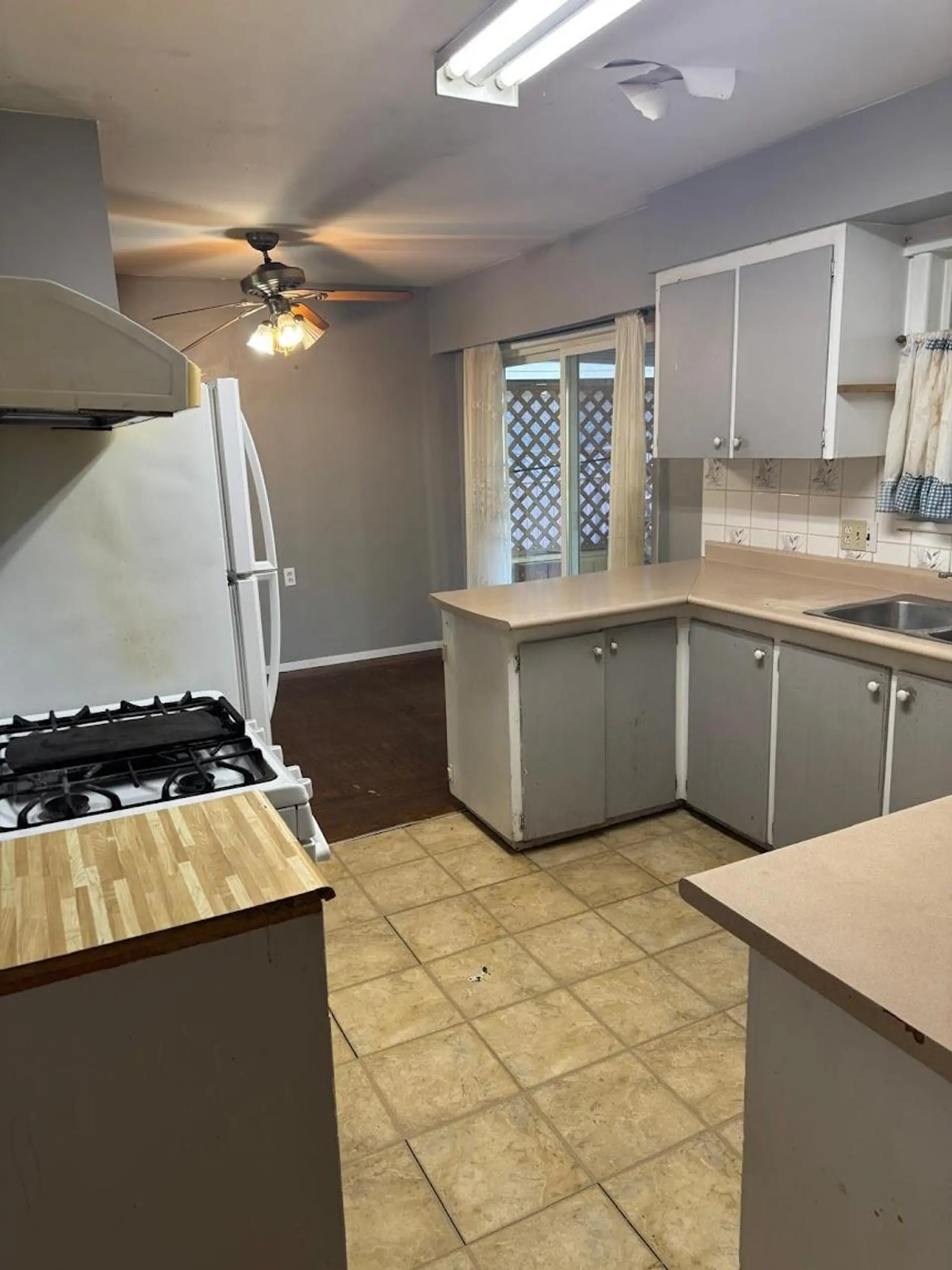 14271 88 Avenue - Image 15