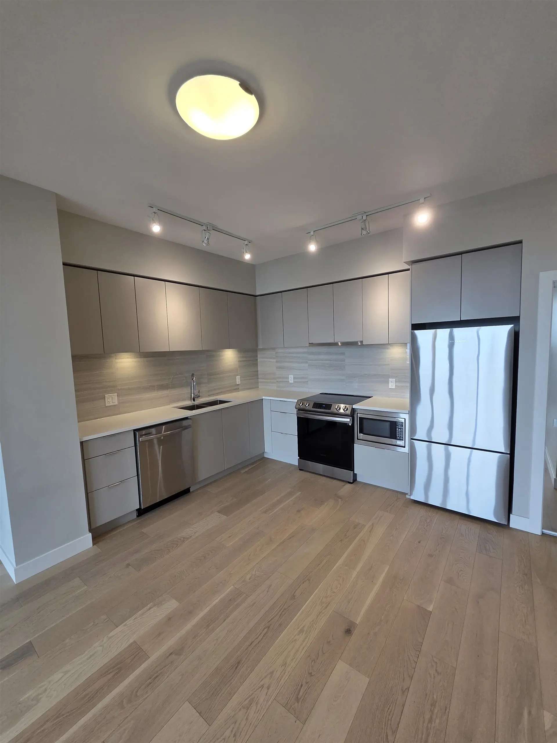 Property at #801 8761 UNIVERSITY CRESCENT, Burnaby, BC