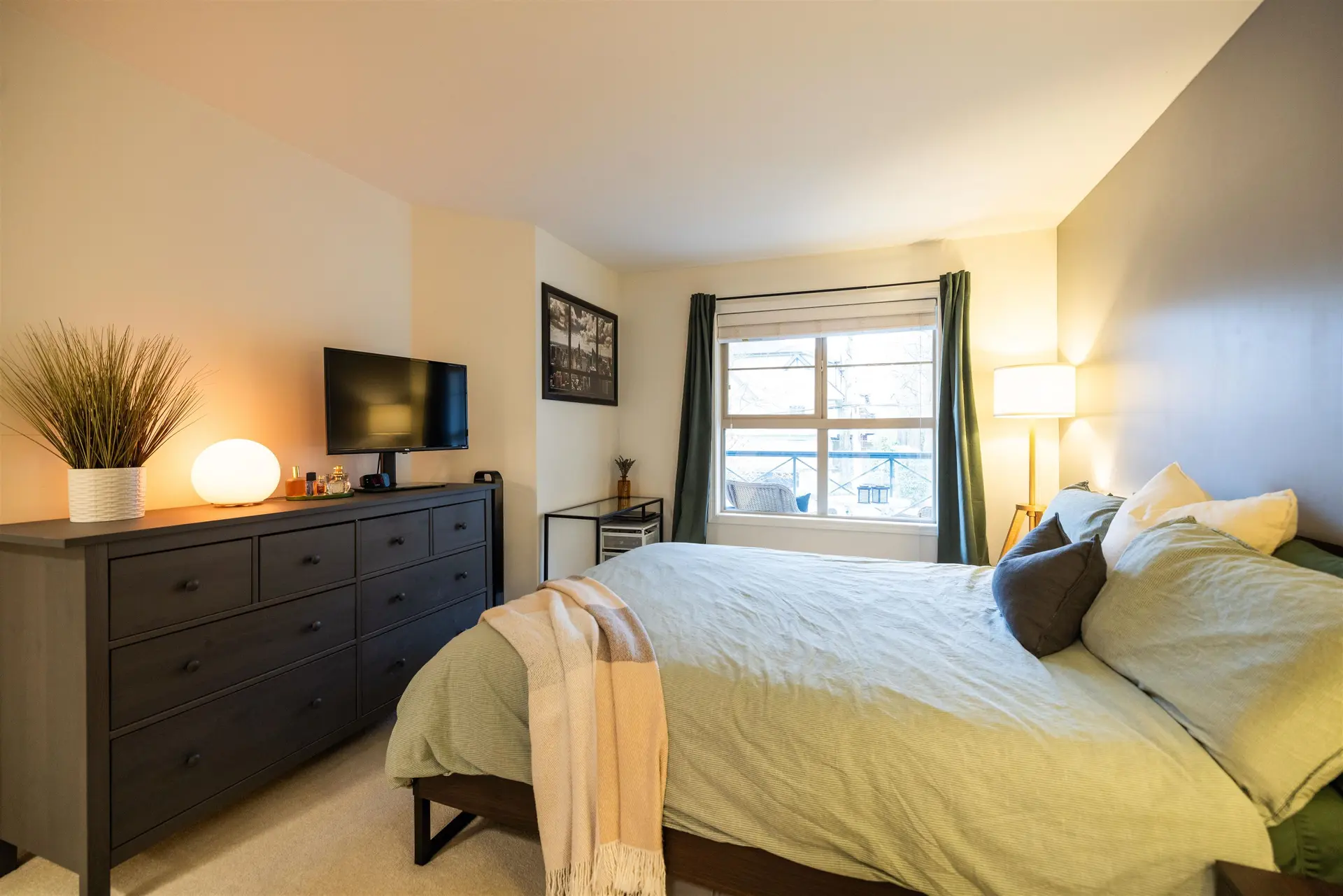 Property at #207 15325 17 AVENUE, Surrey, BC