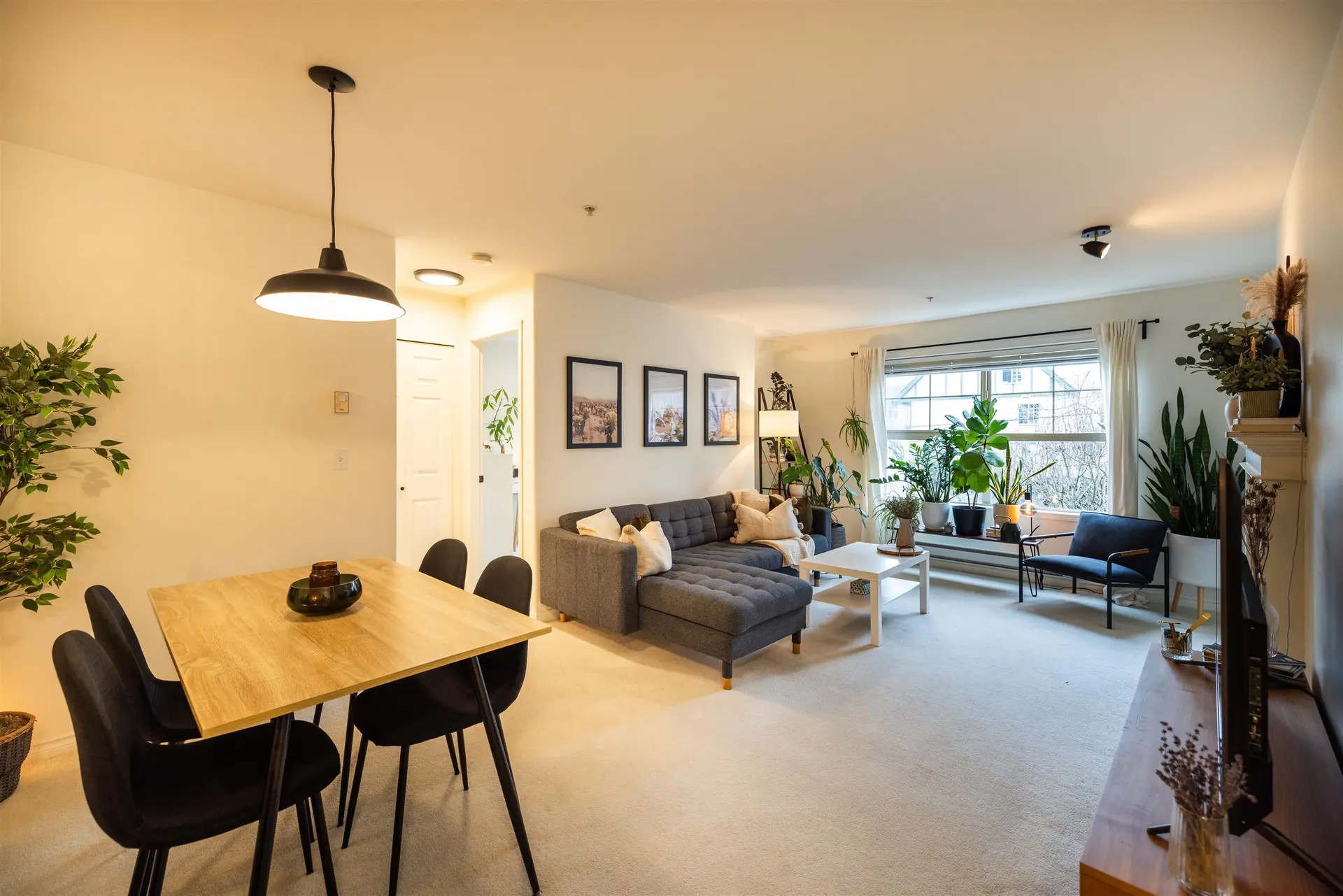 Property at #207 15325 17 AVENUE, Surrey, BC