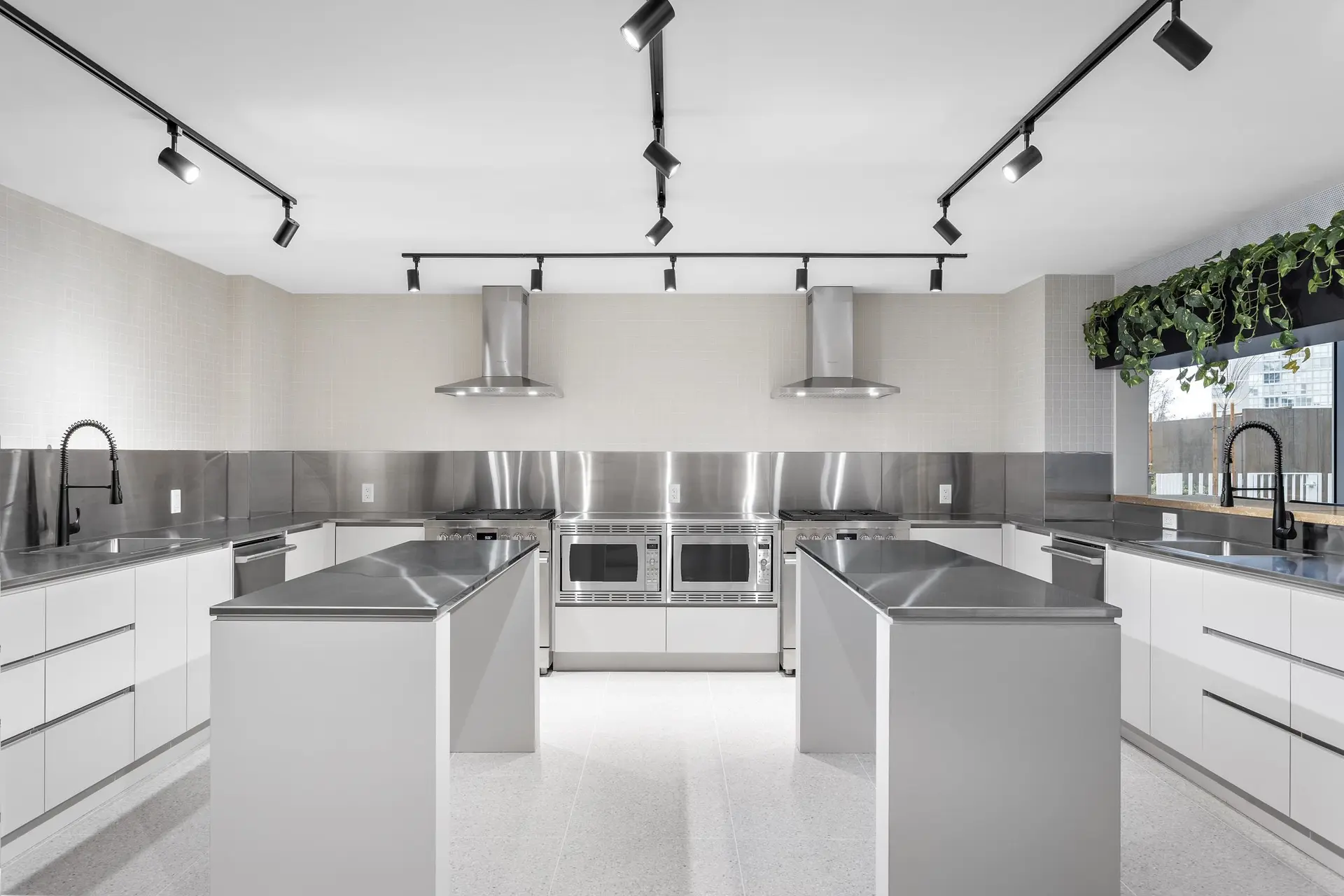 Property at #3009 13573 98A AVENUE, Surrey, BC