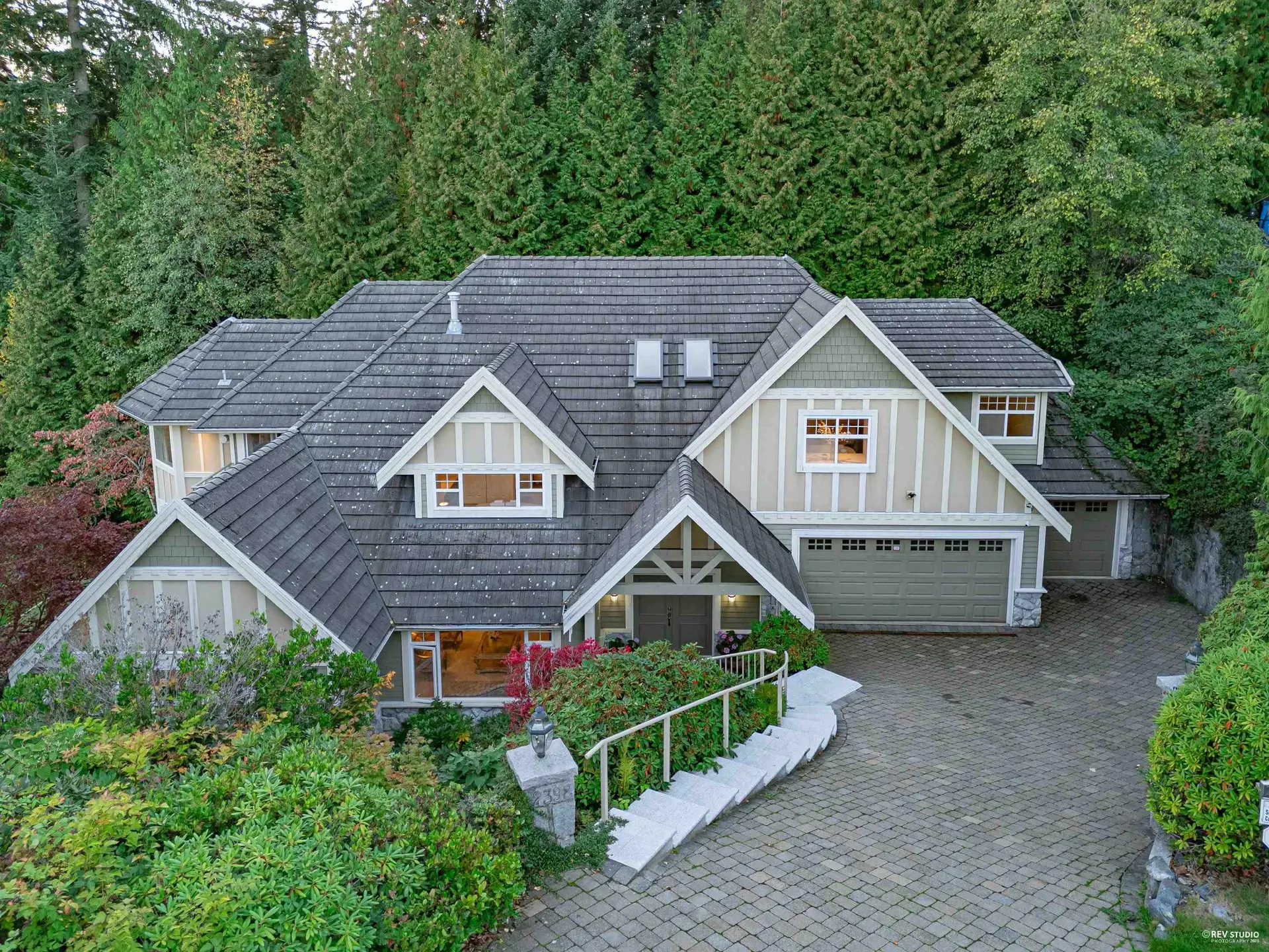 Property at 2398 Constantine Place, West Vancouver, BC