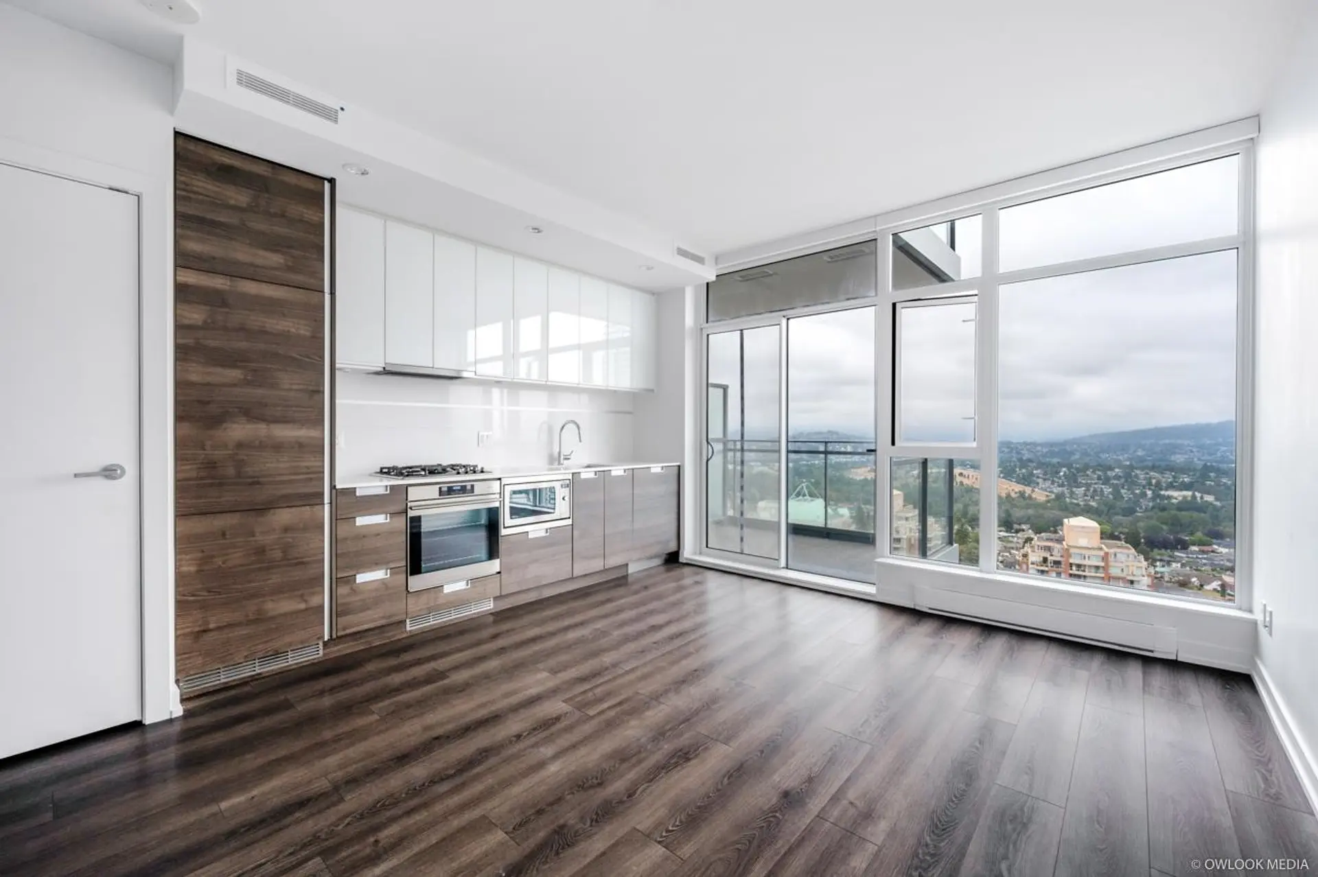 Property at #2906 4688 KINGSWAY, Burnaby, BC