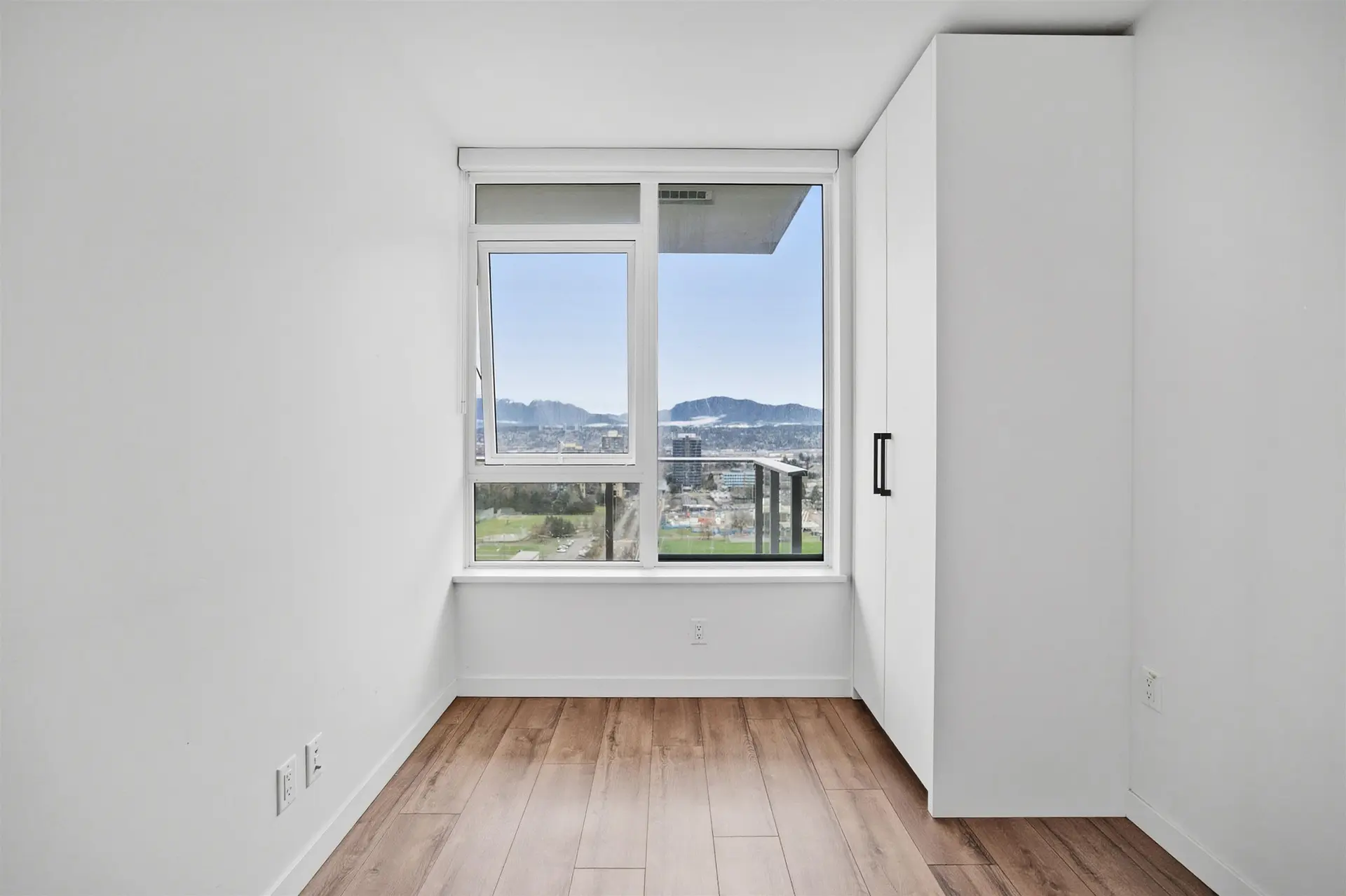 Property at #2602 10448 UNIVERSITY DRIVE, Surrey, BC