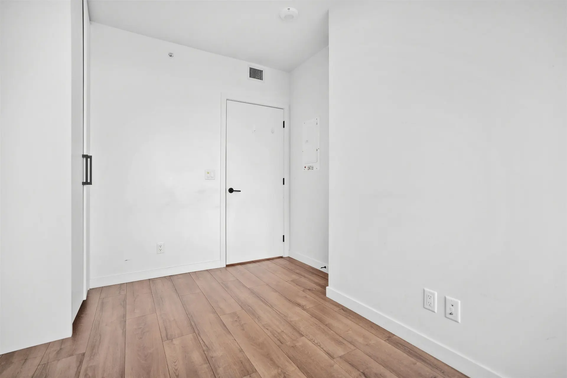 Property at #2602 10448 UNIVERSITY DRIVE, Surrey, BC