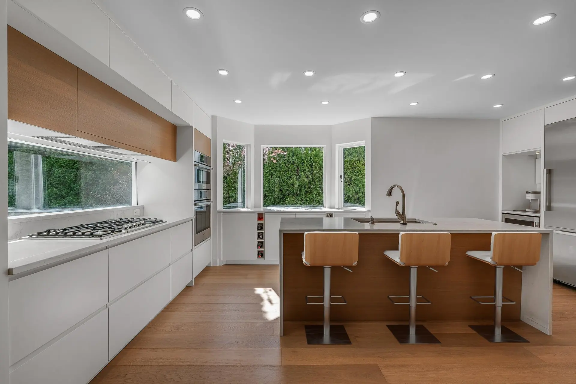 Property at 1842 MATHERS COURT, West Vancouver, BC