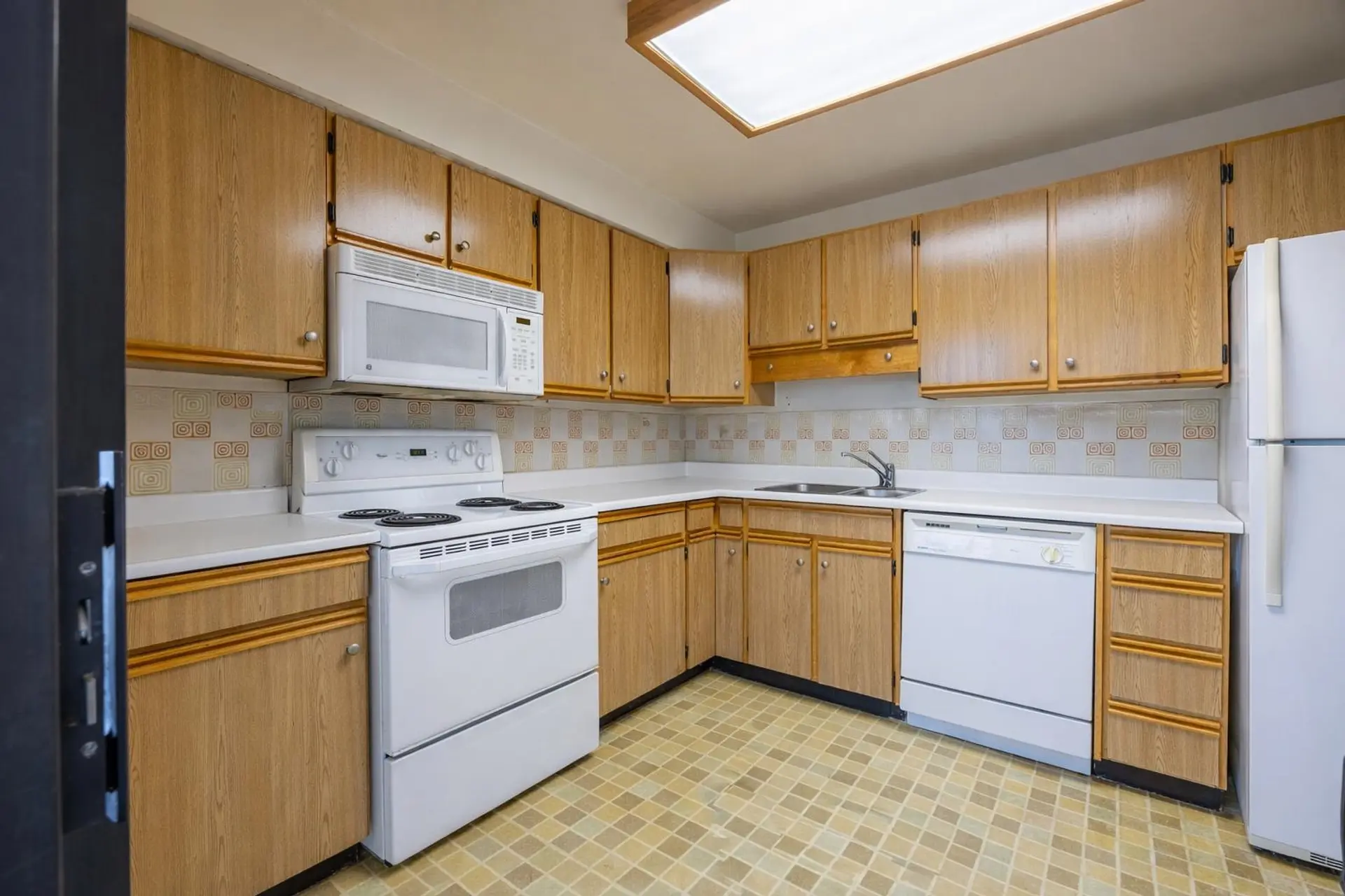 Property at #902 615 BELMONT STREET, New Westminster, BC