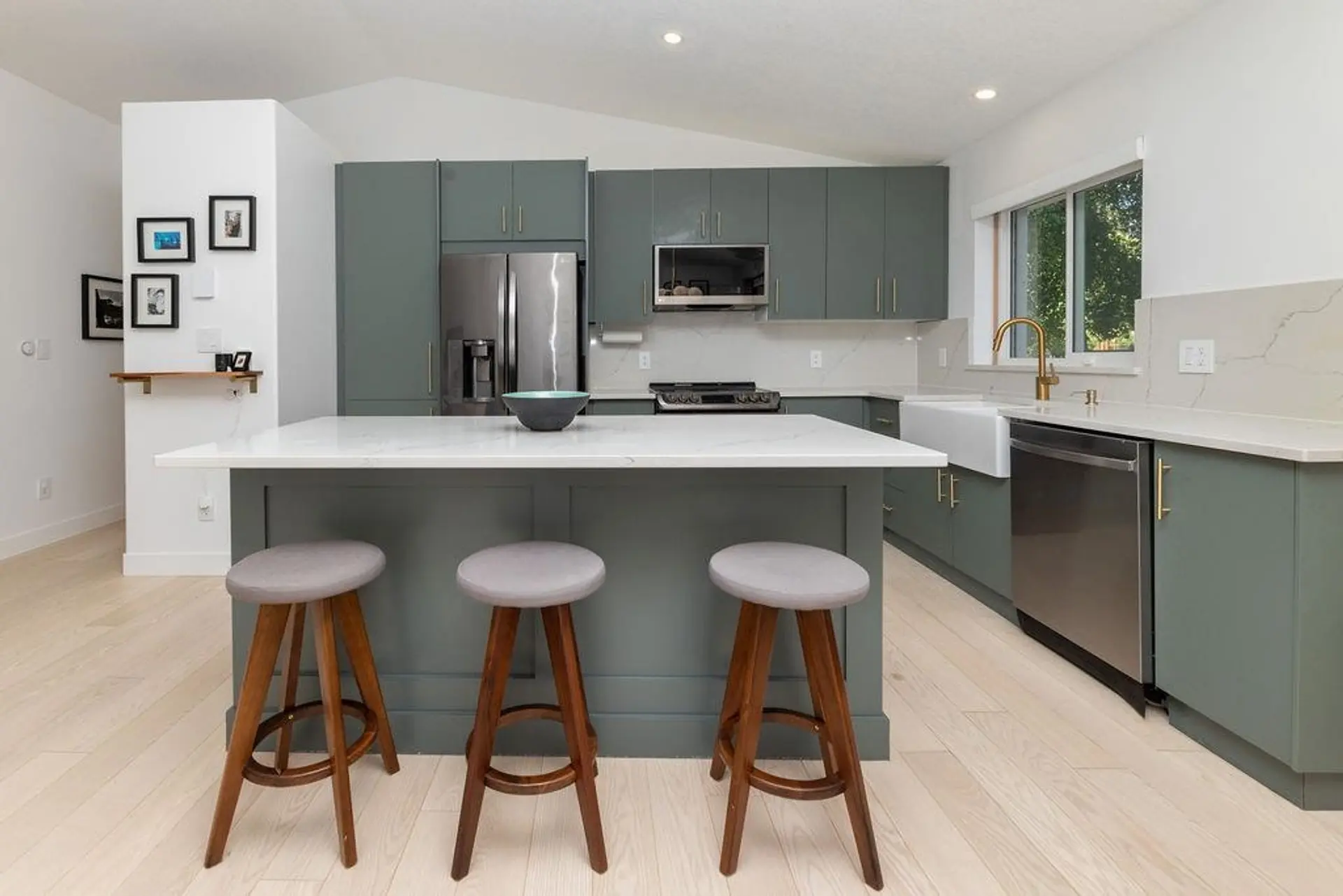 Property at 5700 Trident Avenue, Sechelt, BC