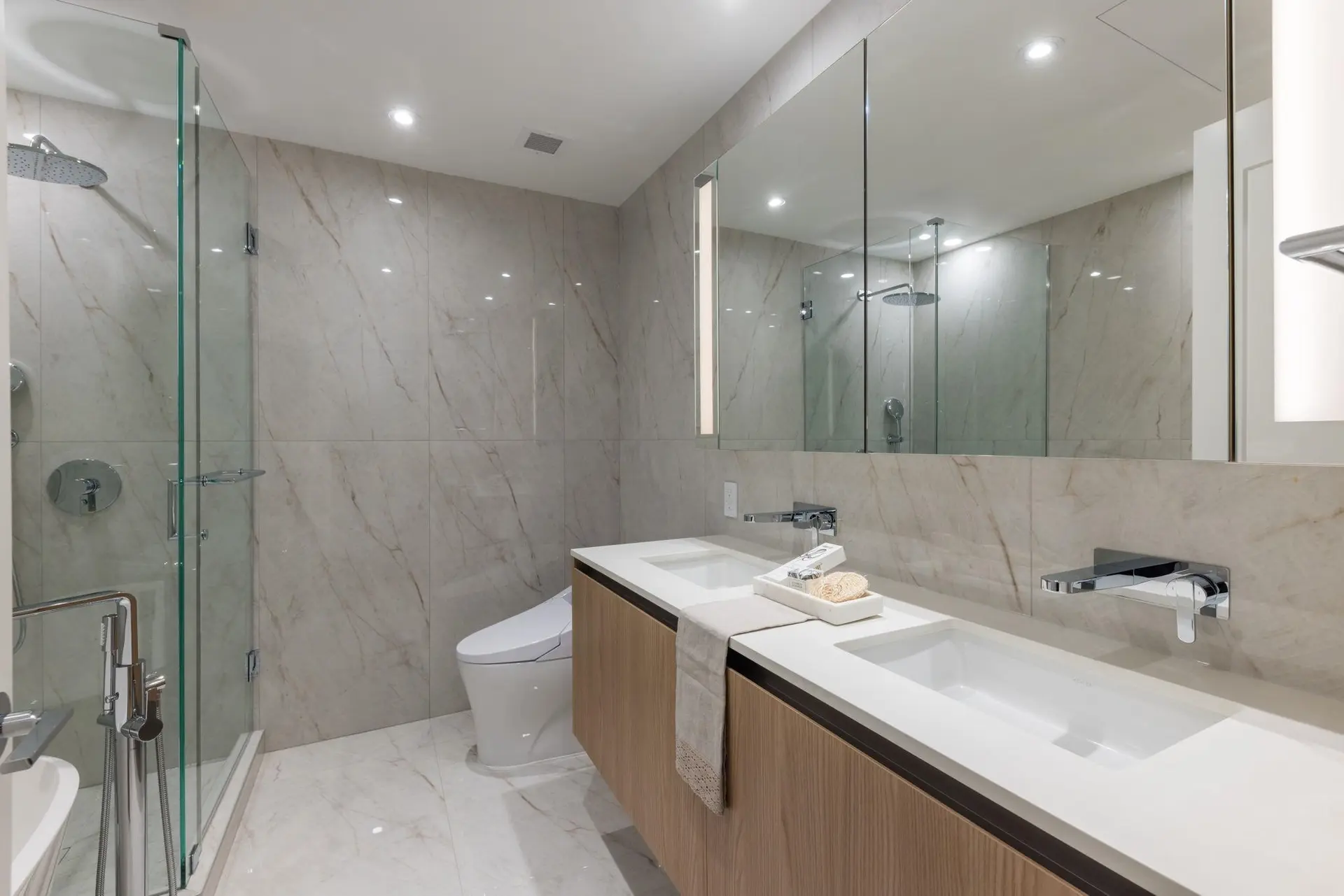 Property at #1501 135 E 13TH STREET, North Vancouver, BC